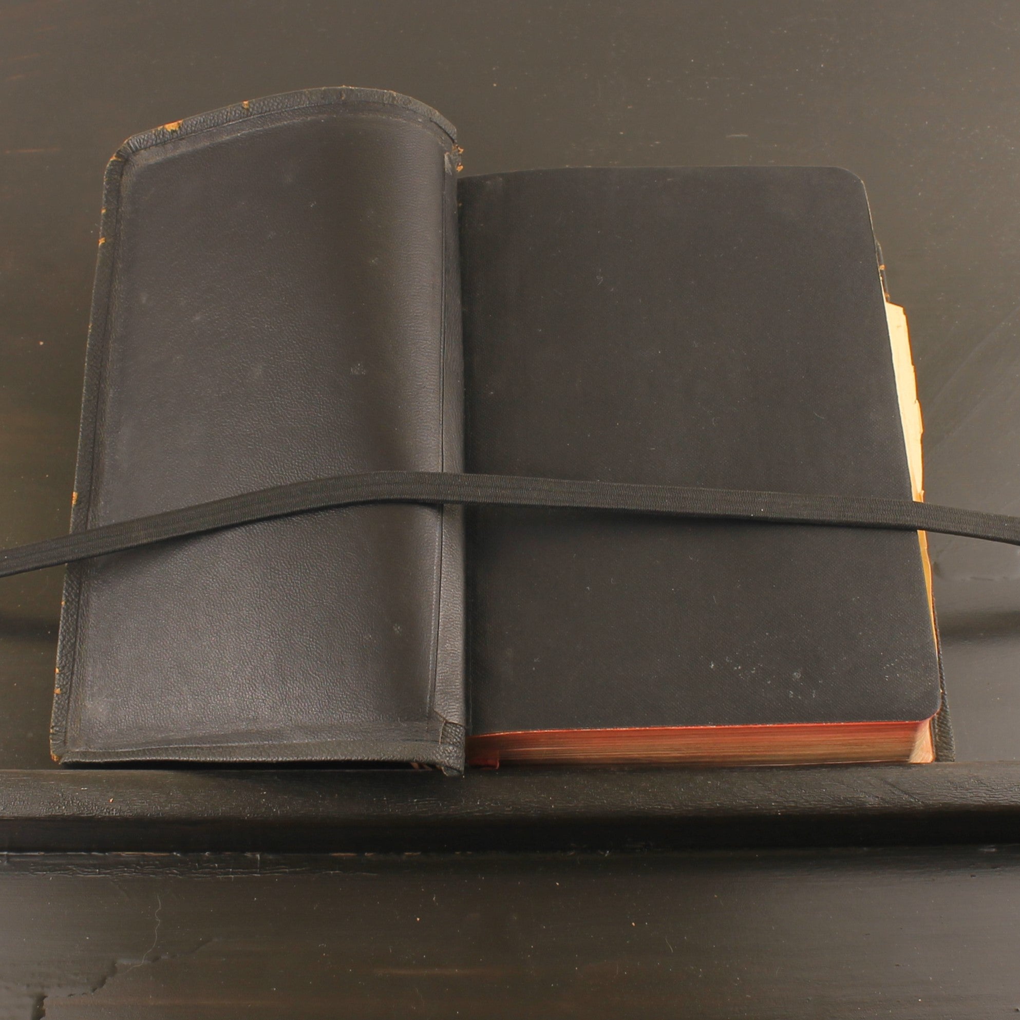 A.J. Holman “Jewel” Holy Bible 1942 – Met Nederlandse Krantenknipsels