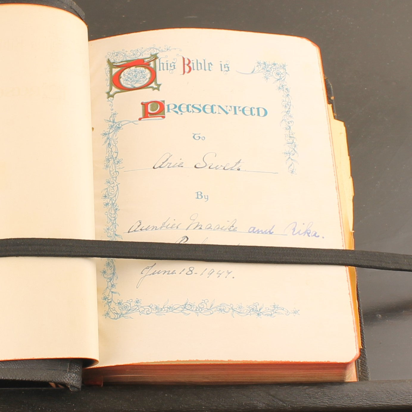 A.J. Holman “Jewel” Holy Bible 1942 – Met Nederlandse Krantenknipsels