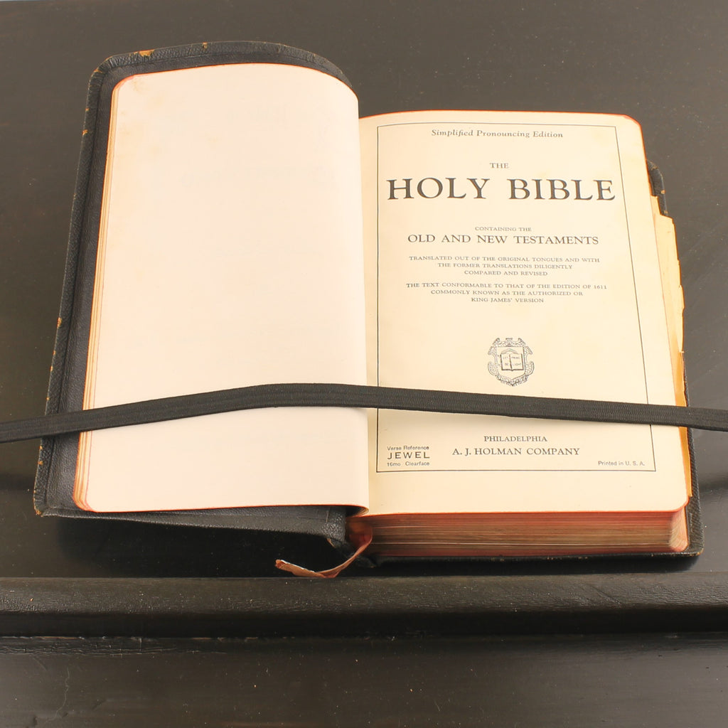 A.J. Holman “Jewel” Holy Bible 1942 – Met Nederlandse Krantenknipsels