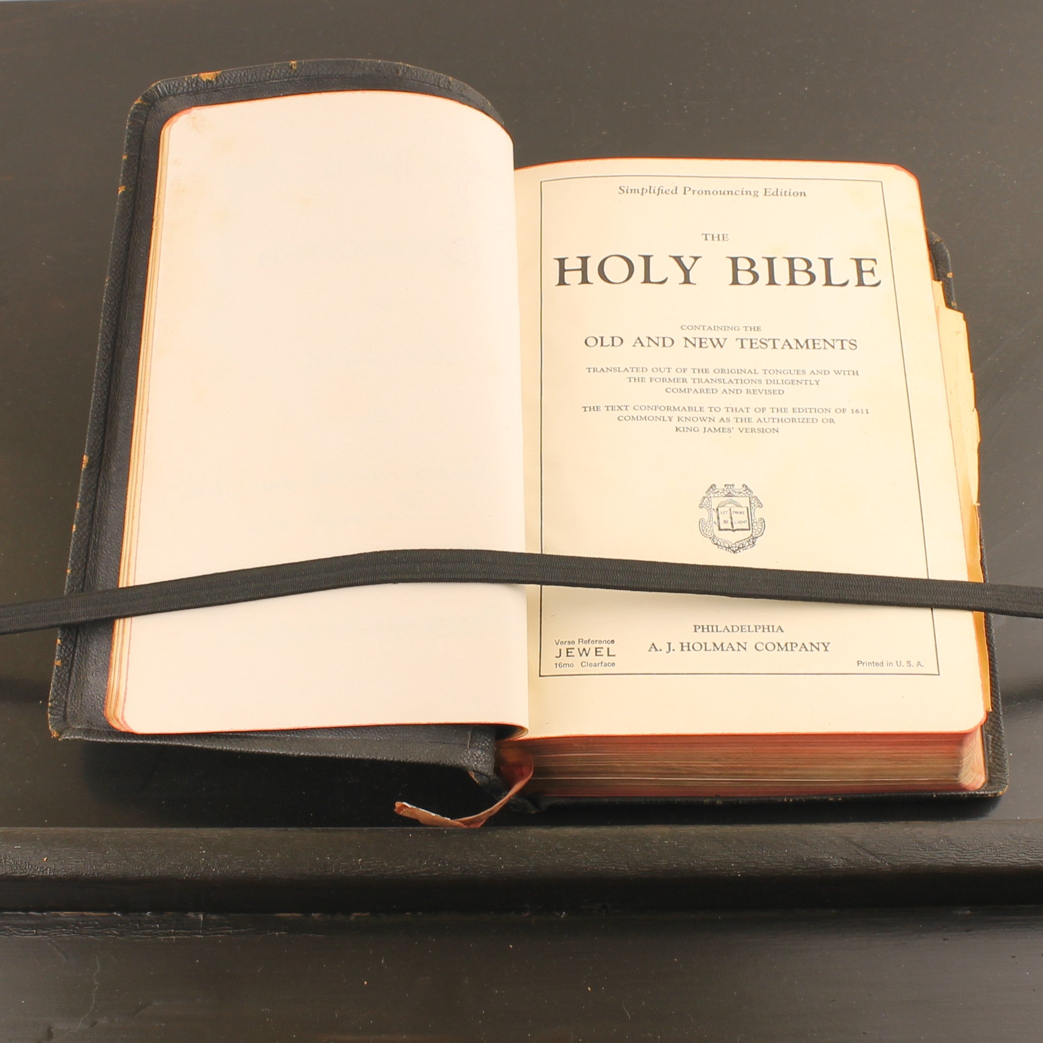 A.J. Holman “Jewel” Holy Bible 1942 – Met Nederlandse Krantenknipsels