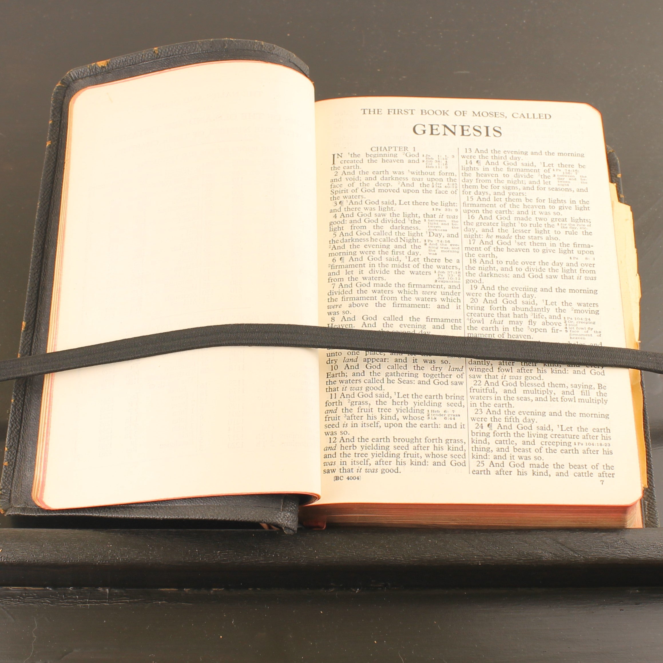 A.J. Holman “Jewel” Holy Bible 1942 – Met Nederlandse Krantenknipsels