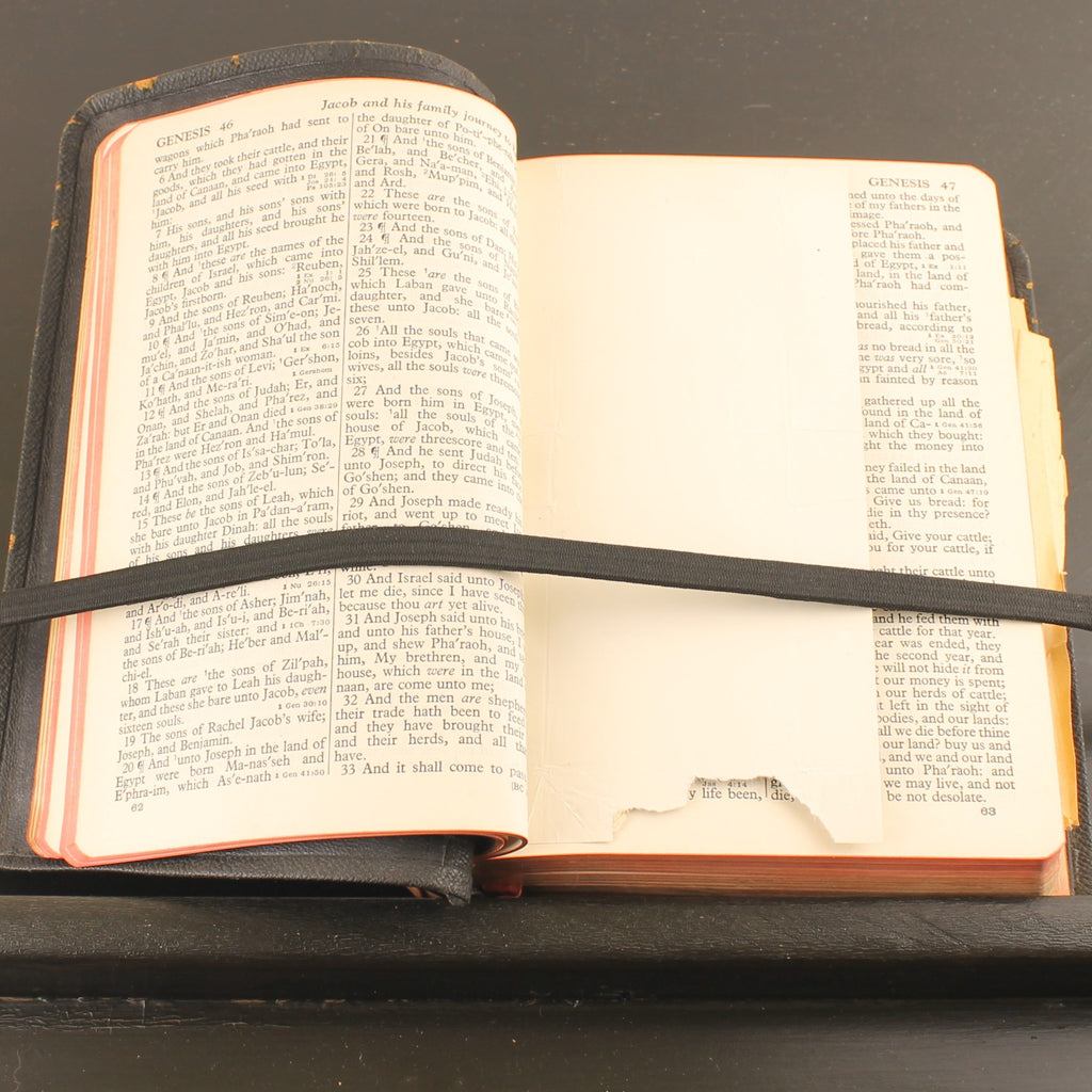 A.J. Holman “Jewel” Holy Bible 1942 – Met Nederlandse Krantenknipsels