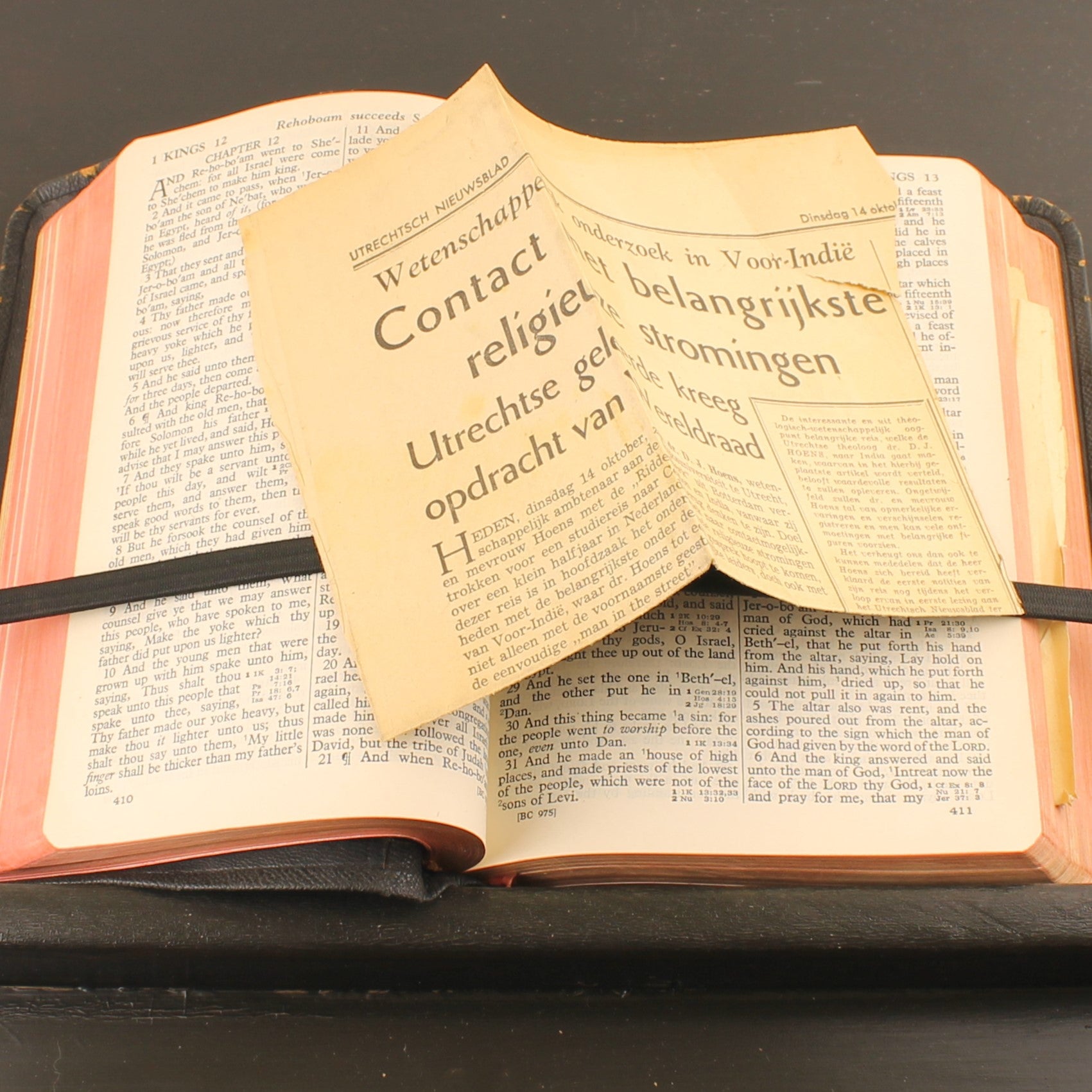 A.J. Holman “Jewel” Holy Bible 1942 – Met Nederlandse Krantenknipsels