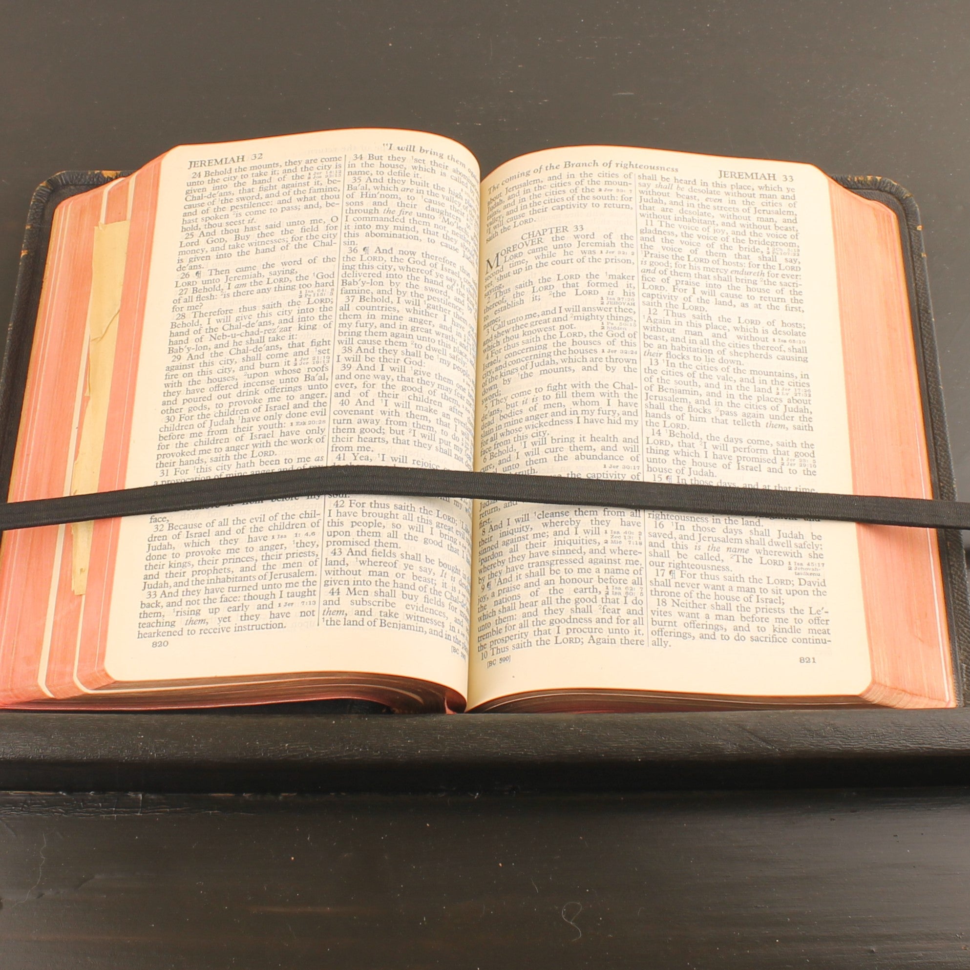 A.J. Holman “Jewel” Holy Bible 1942 – Met Nederlandse Krantenknipsels