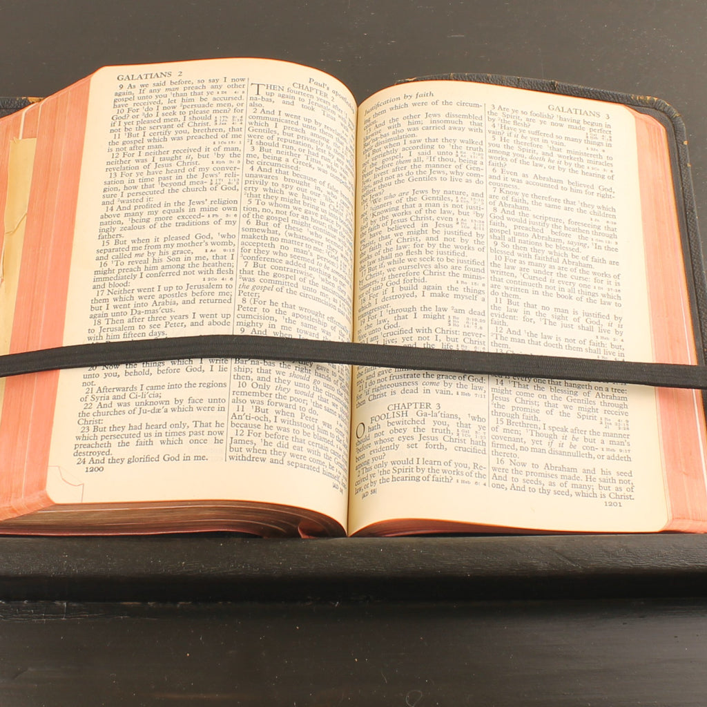 A.J. Holman “Jewel” Holy Bible 1942 – Met Nederlandse Krantenknipsels