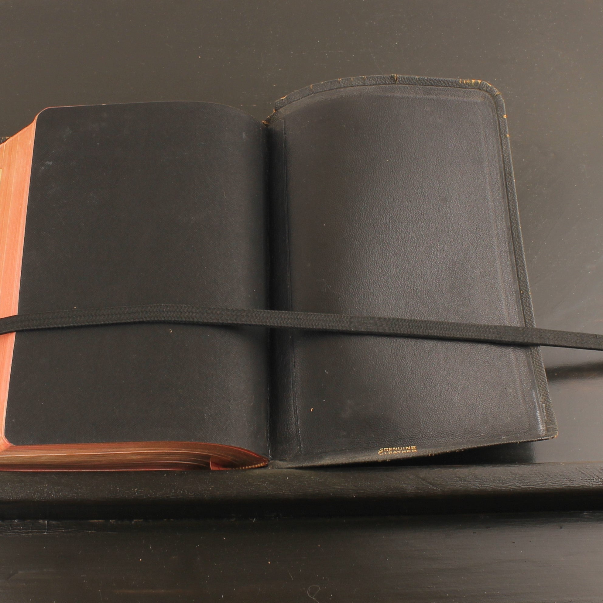 A.J. Holman “Jewel” Holy Bible 1942 – Met Nederlandse Krantenknipsels