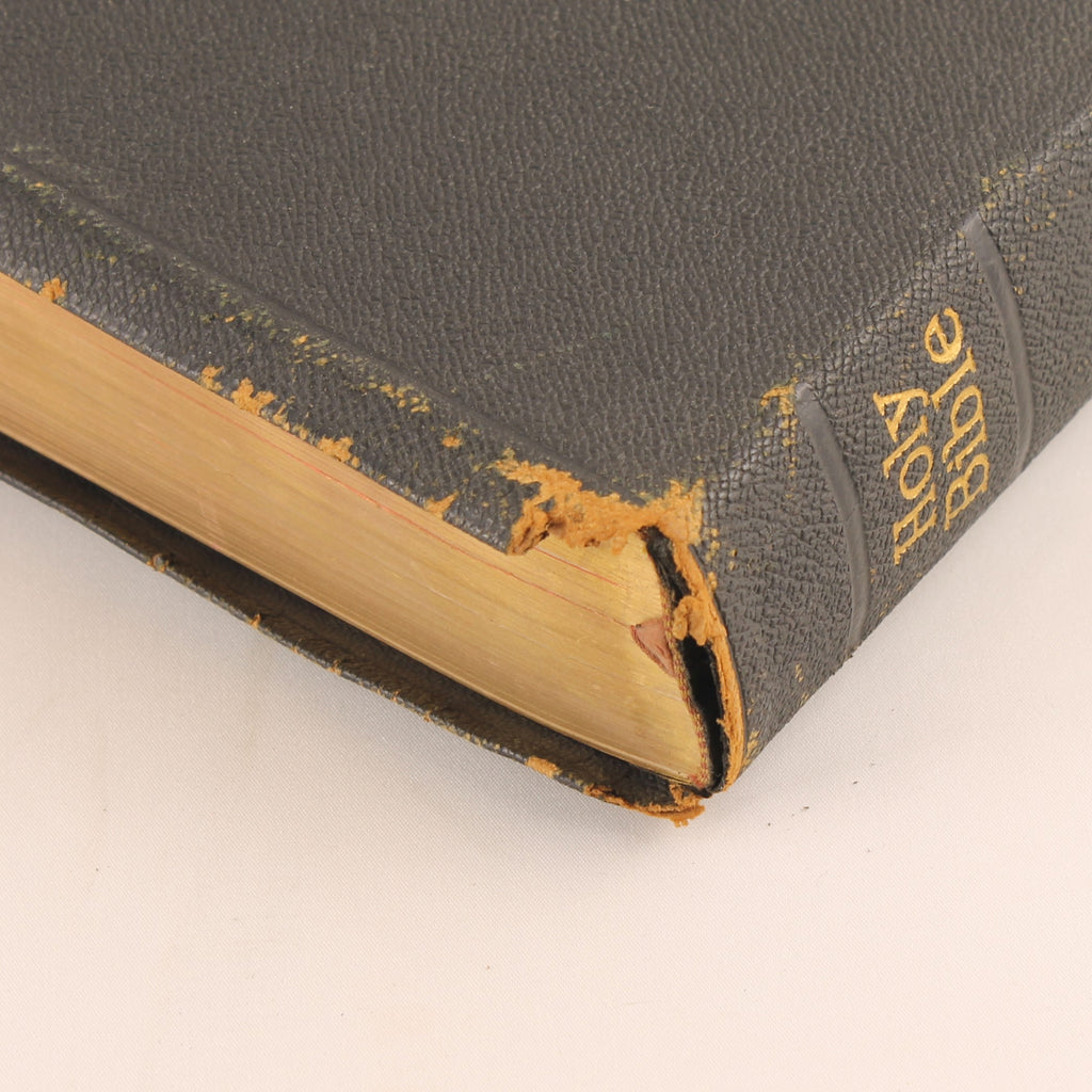 A.J. Holman “Jewel” Holy Bible 1942 – Met Nederlandse Krantenknipsels