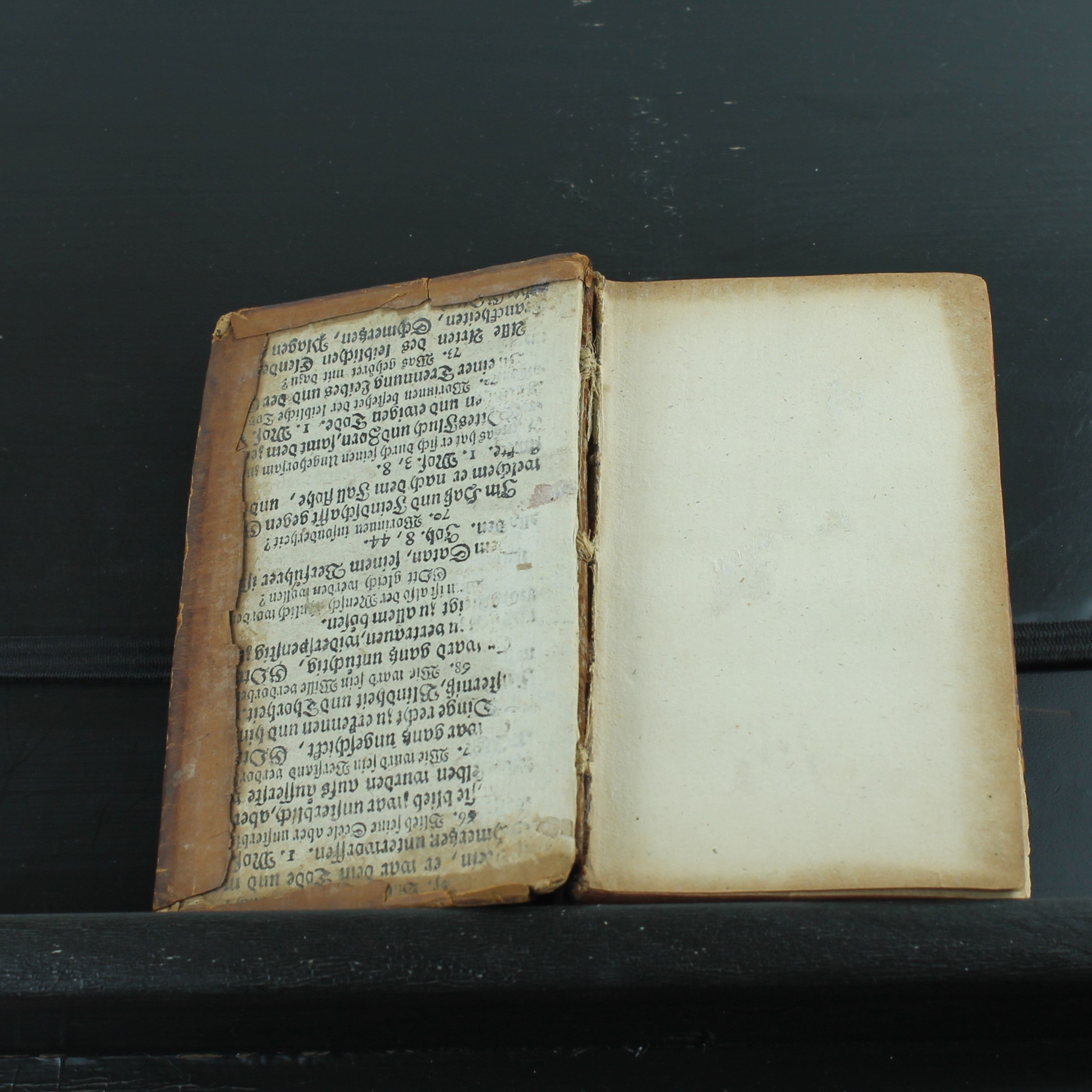 Anecdotes Jésuitiques (1740) – Reliure française en cuir ancien | La Haye