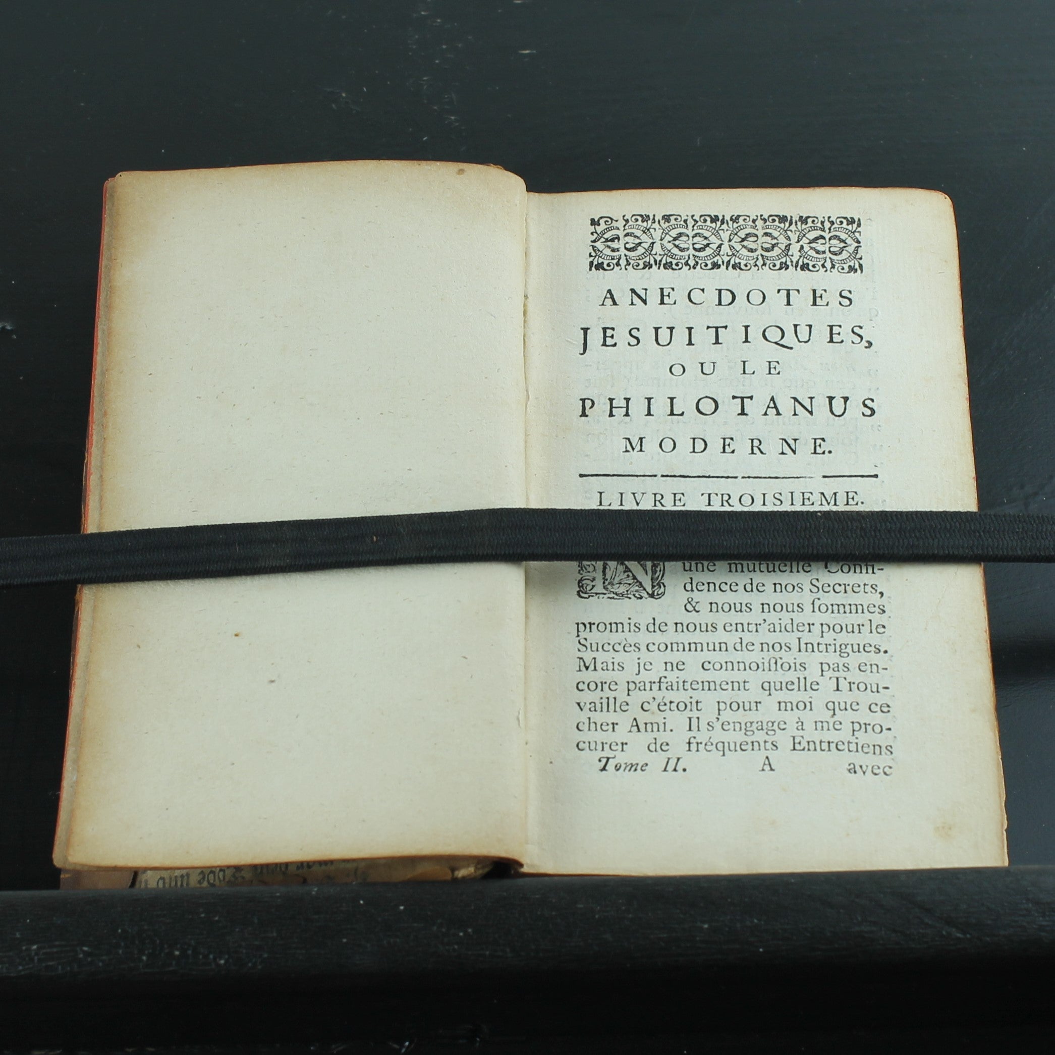 Anecdotes Jésuitiques (1740) – Reliure française en cuir ancien | La Haye
