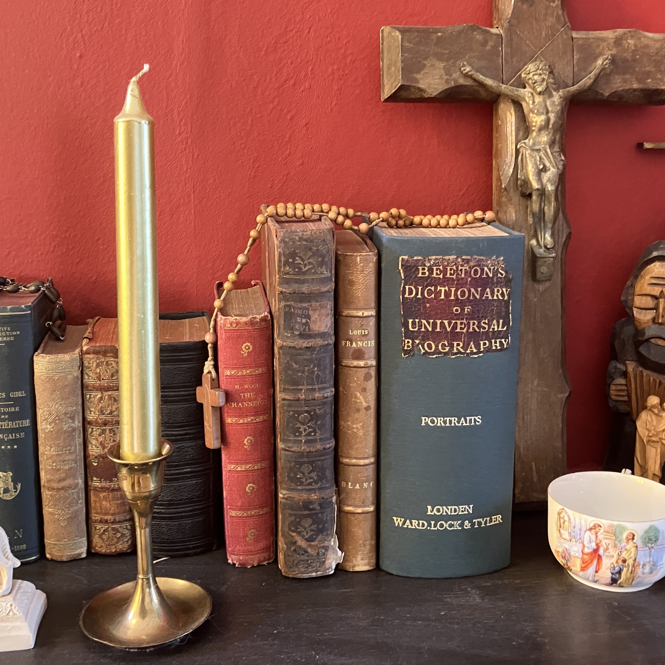 Katholieke Rozenkrans – Houten Kralen met Gegraveerd Kruis – Devotioneel Object