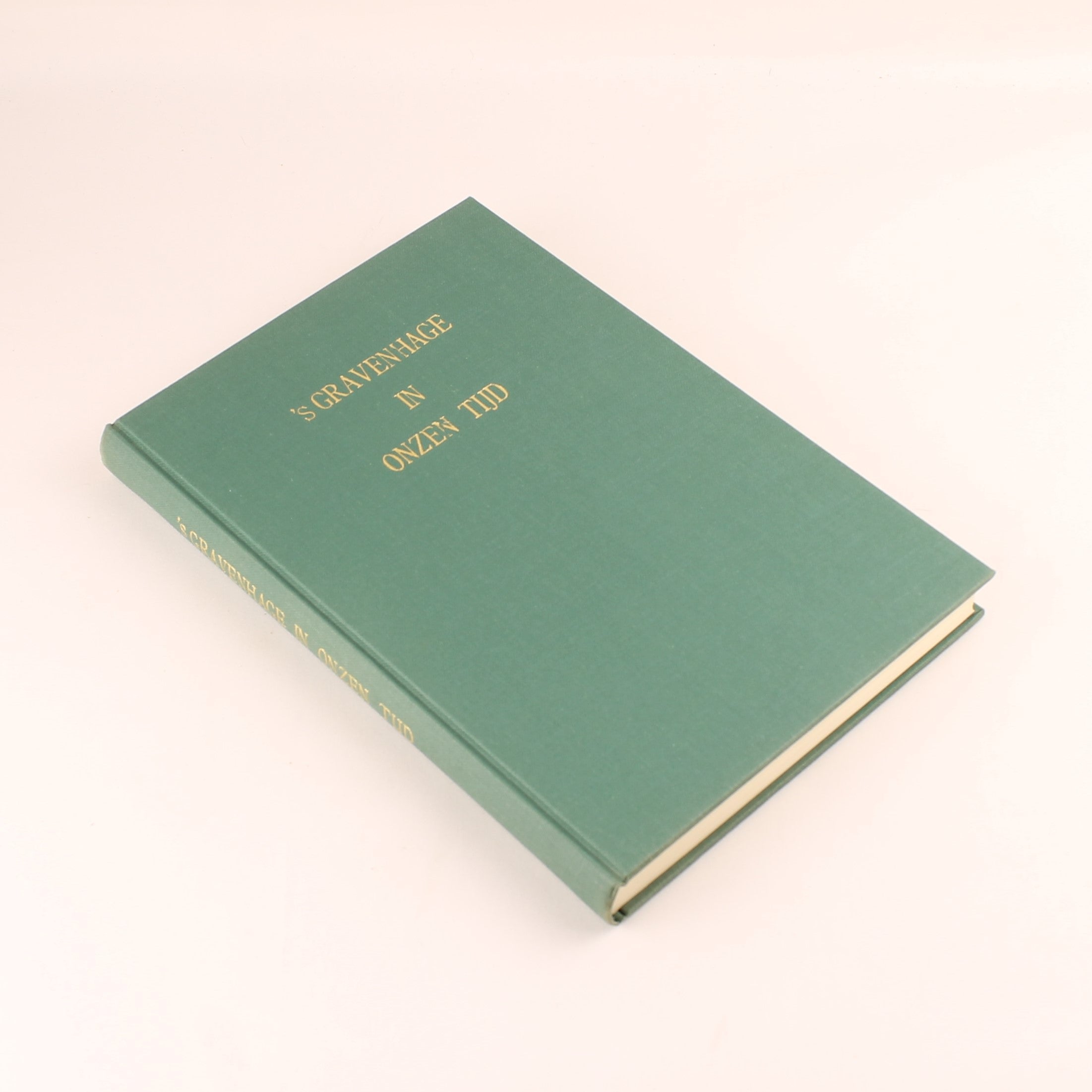 ’s-Gravenhage in Onzen Tijd – Johan Gram – 1968 Europese Bibliotheek – 80 Illustraties – Linnen met Stofomslag