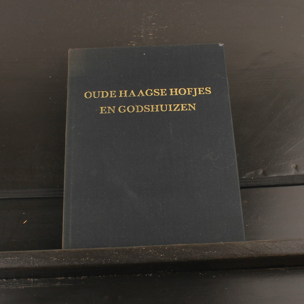 Oude Haagse Hofjes en Godshuizen (1975) – Johan Schwencke – Europese Bibliotheek – Vintage Linnen Band
