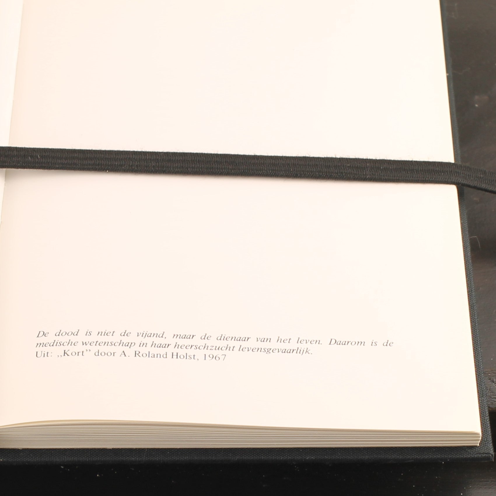 Oude Haagse Hofjes en Godshuizen (1975) – Johan Schwencke – Europese Bibliotheek – Vintage Linnen Band