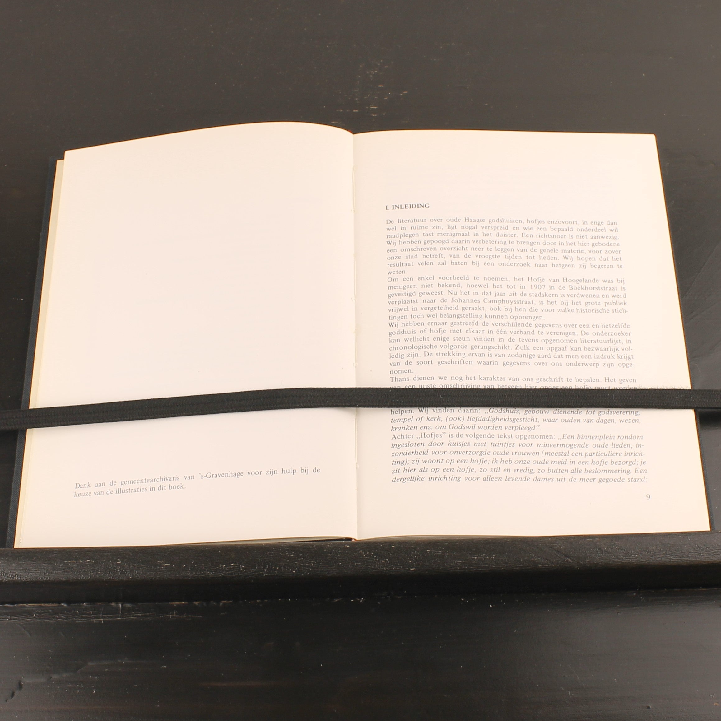 Oude Haagse Hofjes en Godshuizen (1975) – Johan Schwencke – Europese Bibliotheek – Vintage Linnen Band