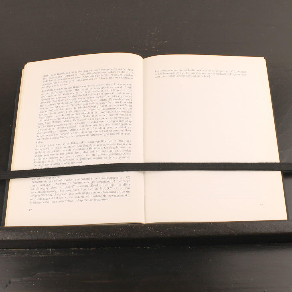 Oude Haagse Hofjes en Godshuizen (1975) – Johan Schwencke – Europese Bibliotheek – Vintage Linnen Band