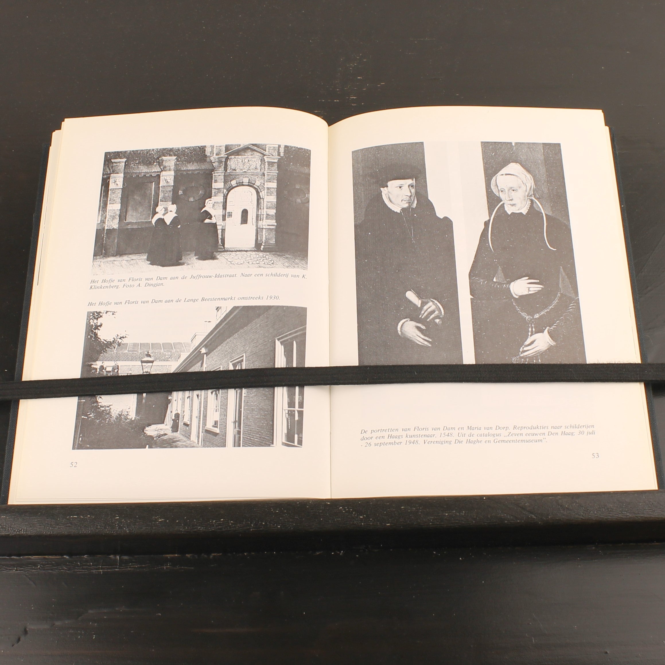 Oude Haagse Hofjes en Godshuizen (1975) – Johan Schwencke – Europese Bibliotheek – Vintage Linnen Band