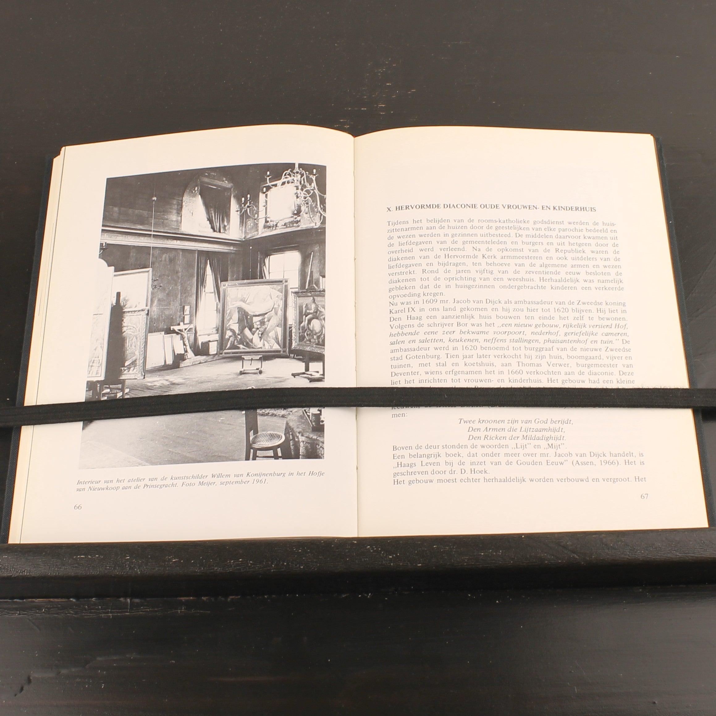 Oude Haagse Hofjes en Godshuizen (1975) – Johan Schwencke – Europese Bibliotheek – Vintage Linnen Band