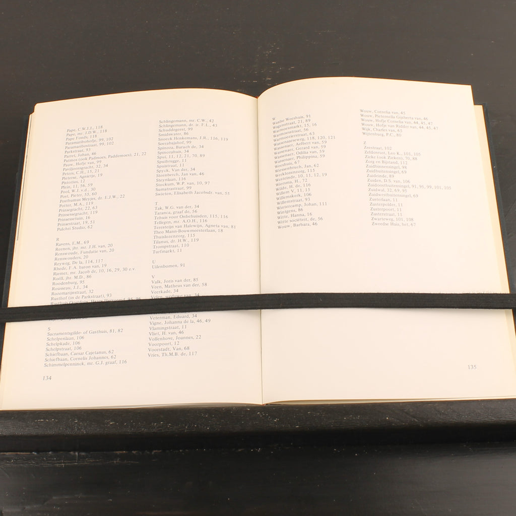 Oude Haagse Hofjes en Godshuizen (1975) – Johan Schwencke – Europese Bibliotheek – Vintage Linnen Band