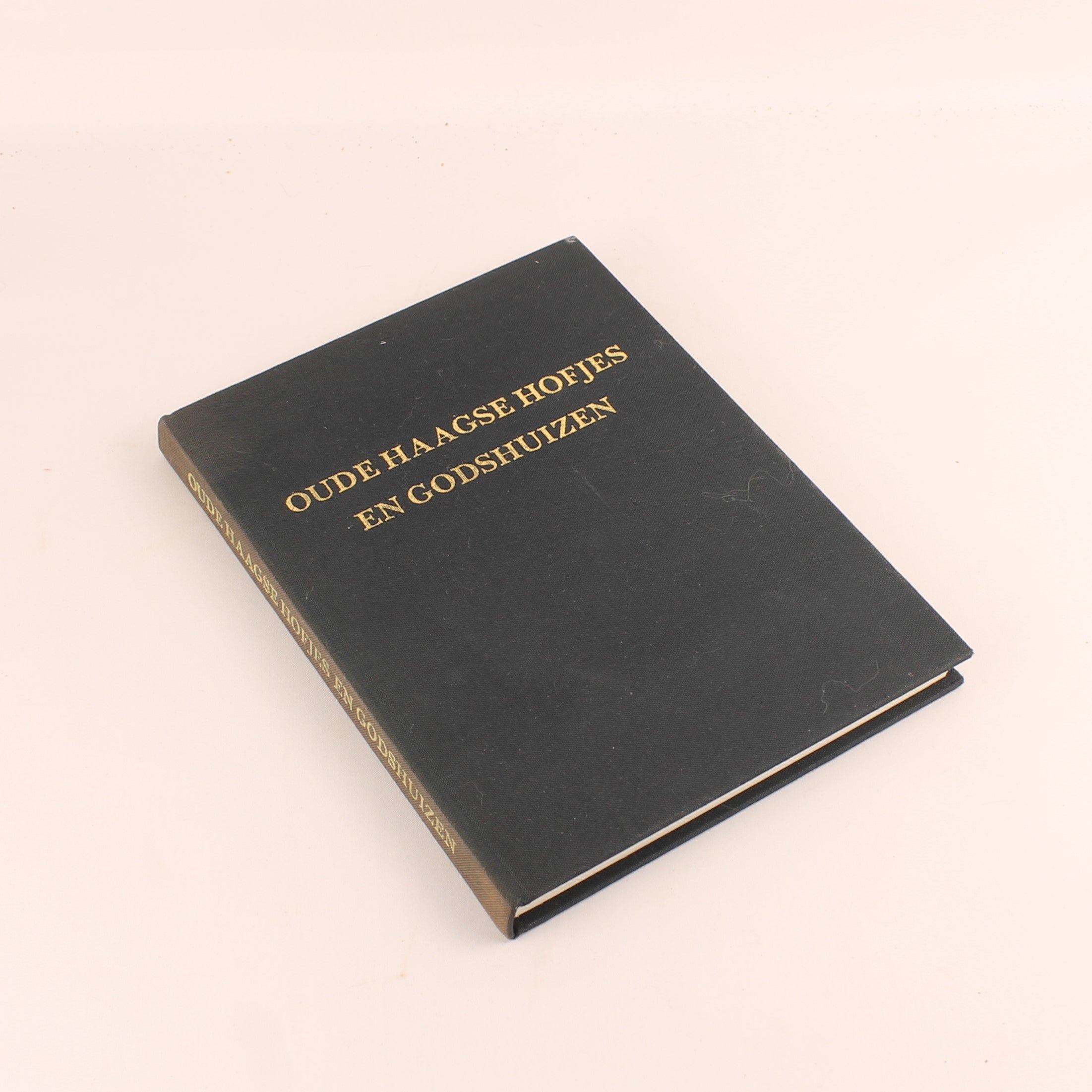 Oude Haagse Hofjes en Godshuizen (1975) – Johan Schwencke – Europese Bibliotheek – Vintage Linnen Band