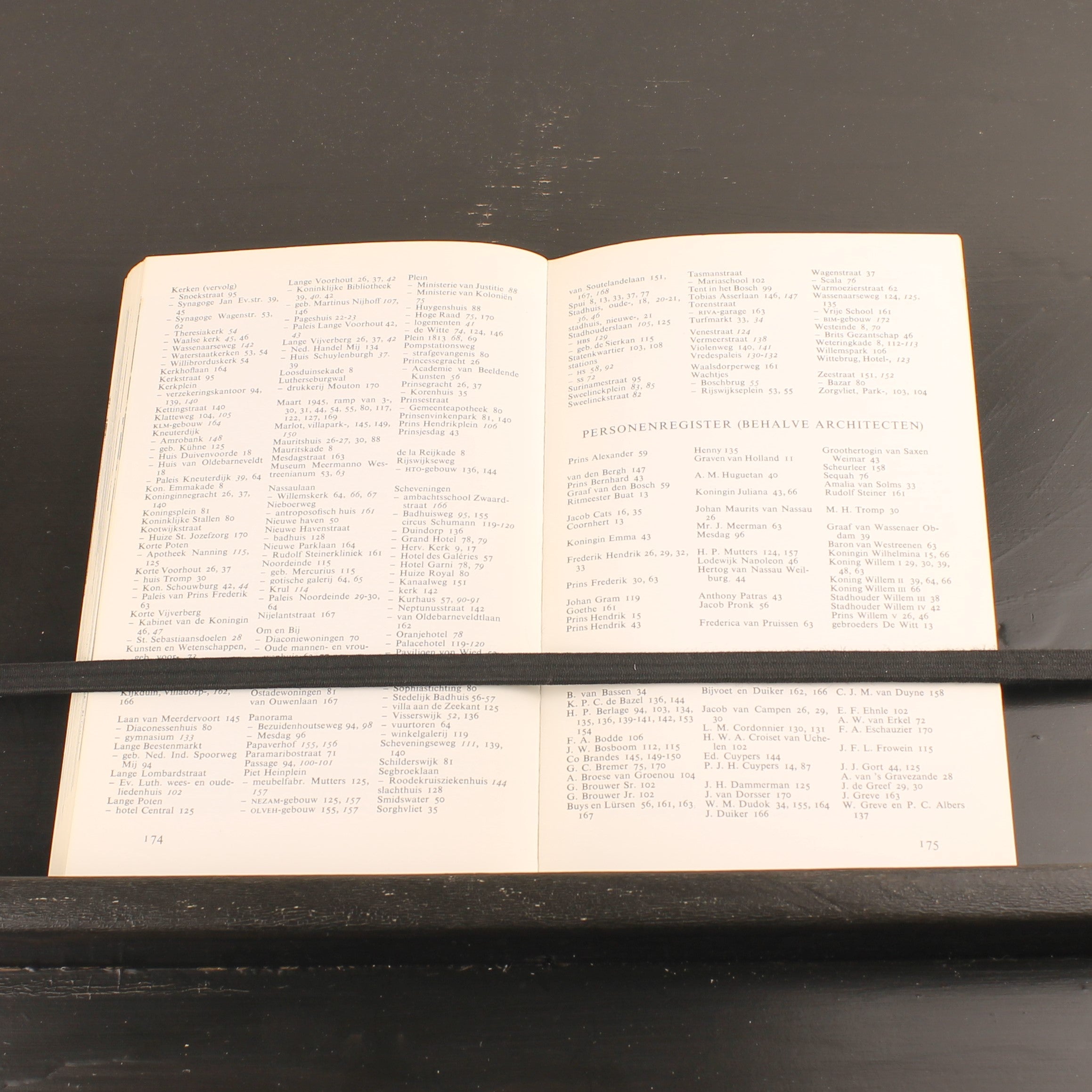 Haagse Huizen en Gebouwen – 7 Eeuwen Bouwkunst in de Hofstad – De Roy van Zuydewijn – Vintage ca. 1970