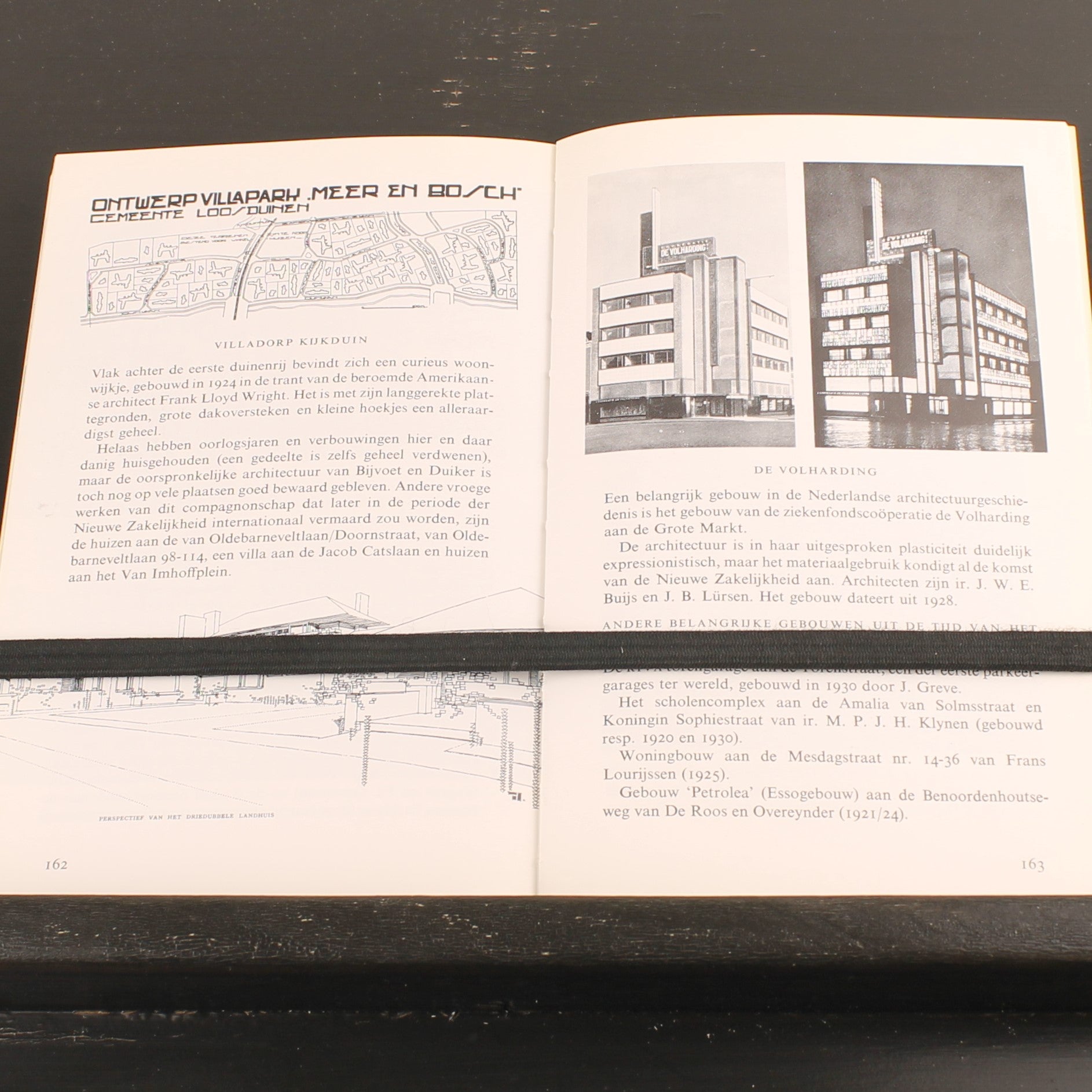 Haagse Huizen en Gebouwen – 7 Eeuwen Bouwkunst – H.J.F. de Roy van Zuydewijn – Vintage Jaren ’70