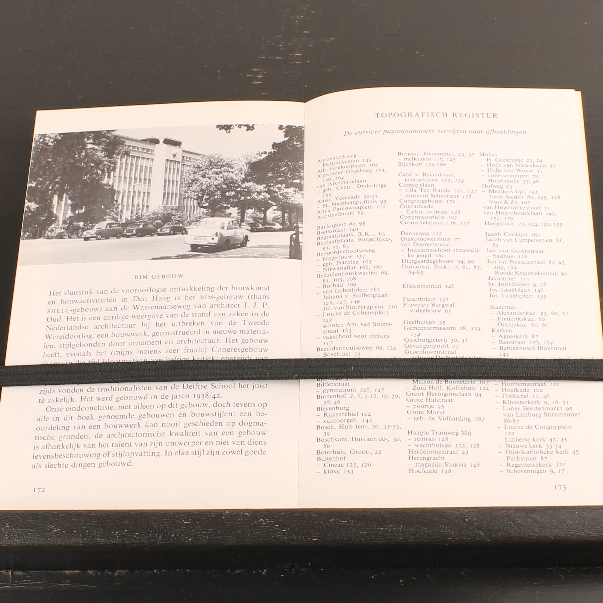 Haagse Huizen en Gebouwen – 7 Eeuwen Bouwkunst – H.J.F. de Roy van Zuydewijn – Vintage Jaren ’70