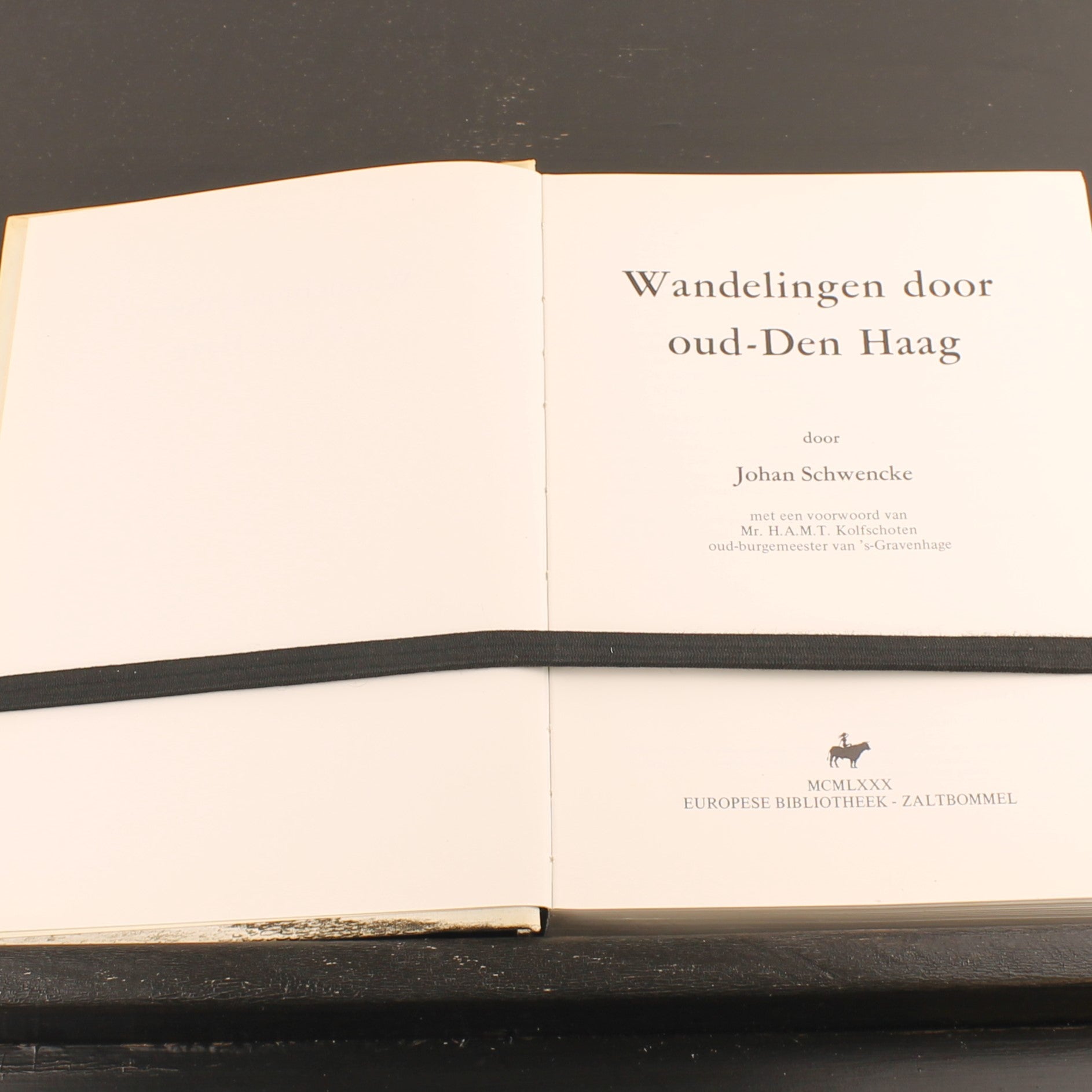 Wandelingen door Oud-Den Haag – Johan Schwencke – Europese Bibliotheek 1980 – Linnen Hardcover