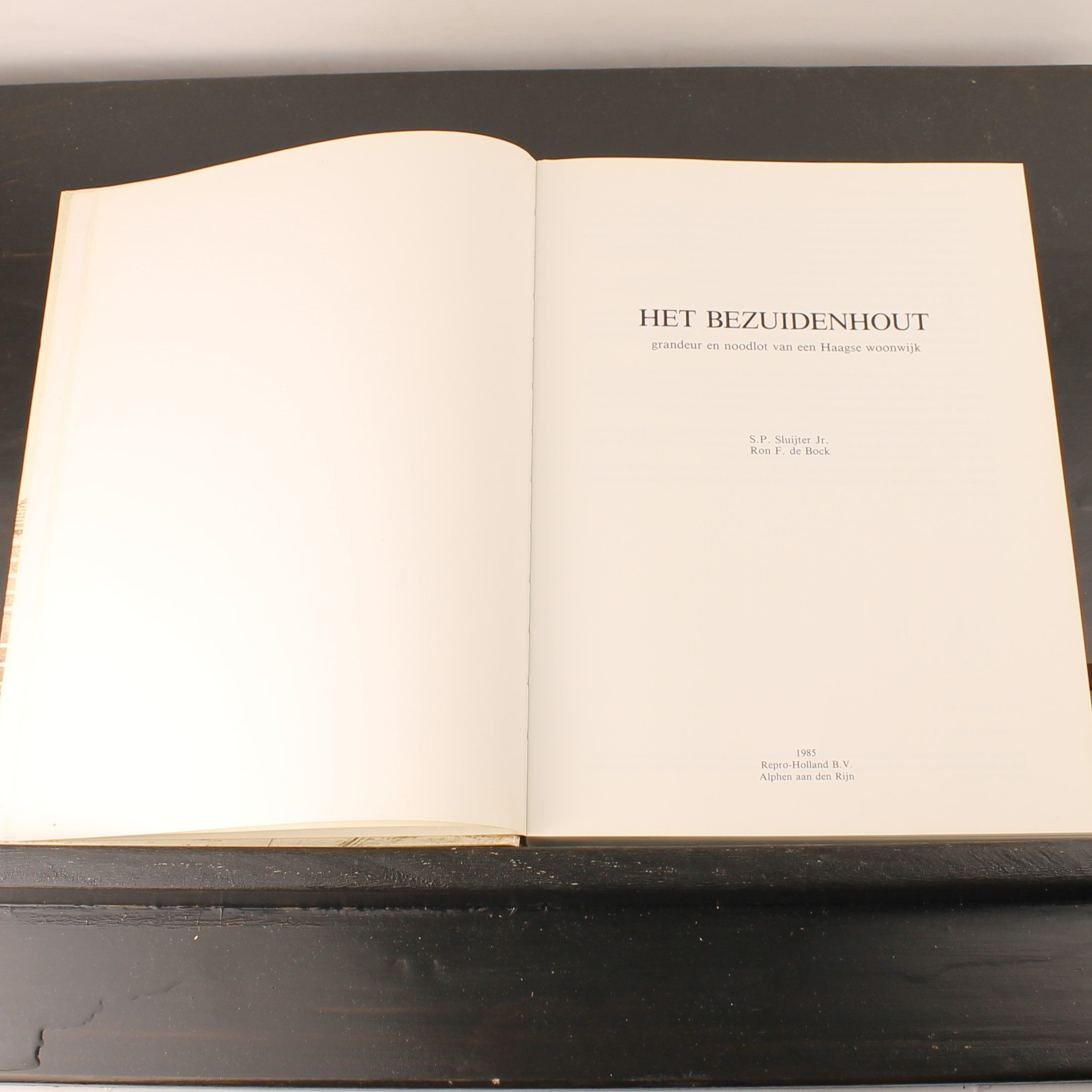 Bezuidenhout 1985 – The Hague Neighbourhood History & WWII – Hardcover