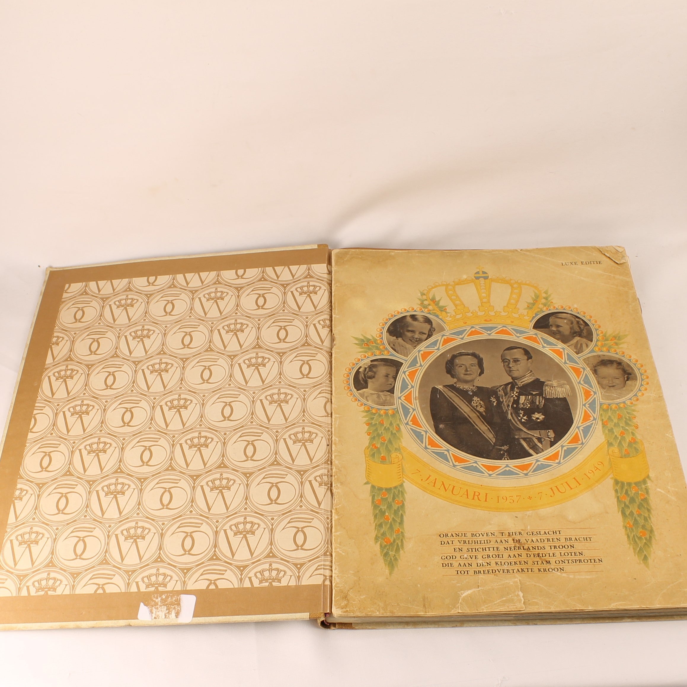 De Gouden Kroon – Gedenkboek Koningin Wilhelmina met inleg 1948 – Groot Formaat 37cm