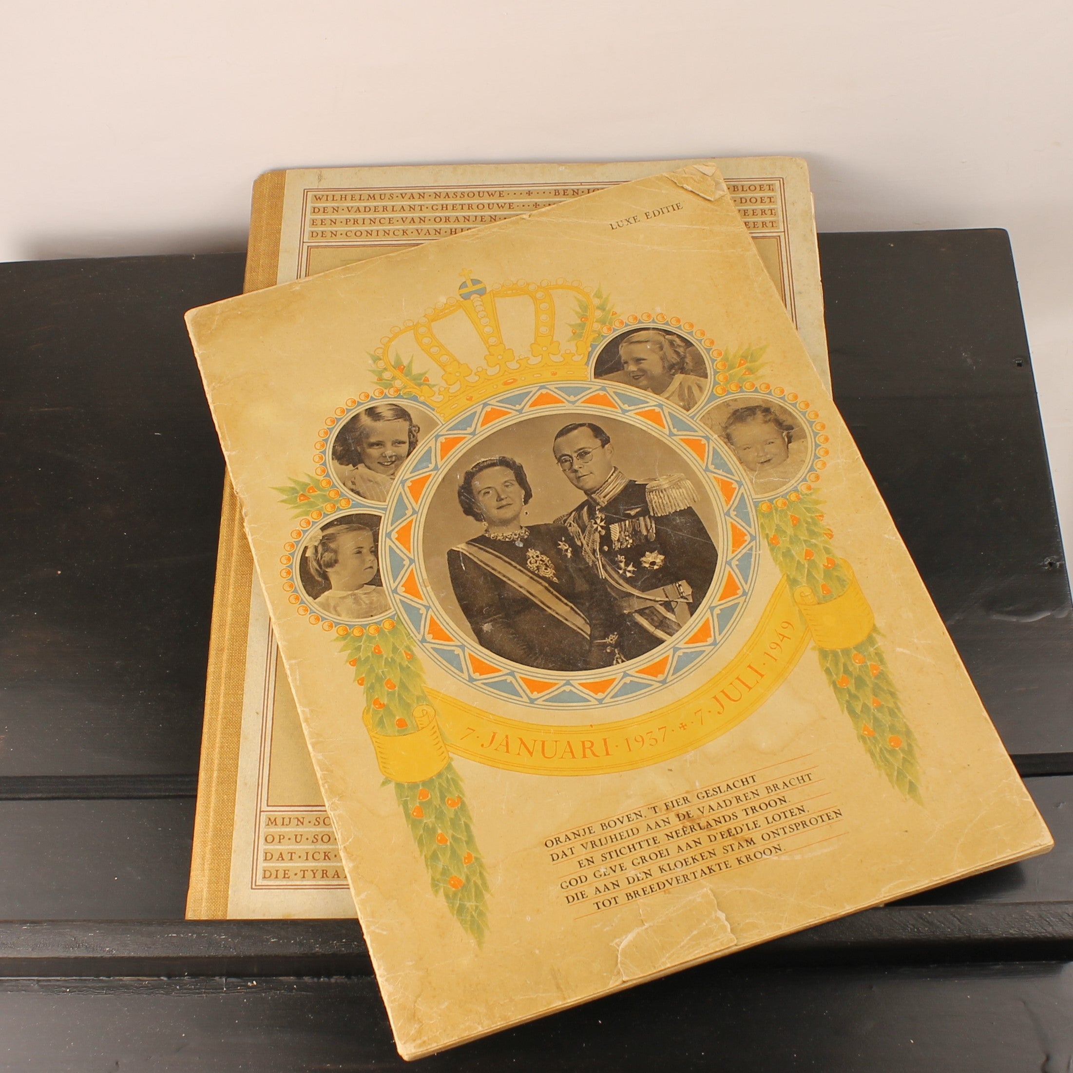 De Gouden Kroon – Gedenkboek Koningin Wilhelmina met inleg 1948 – Groot Formaat 37cm