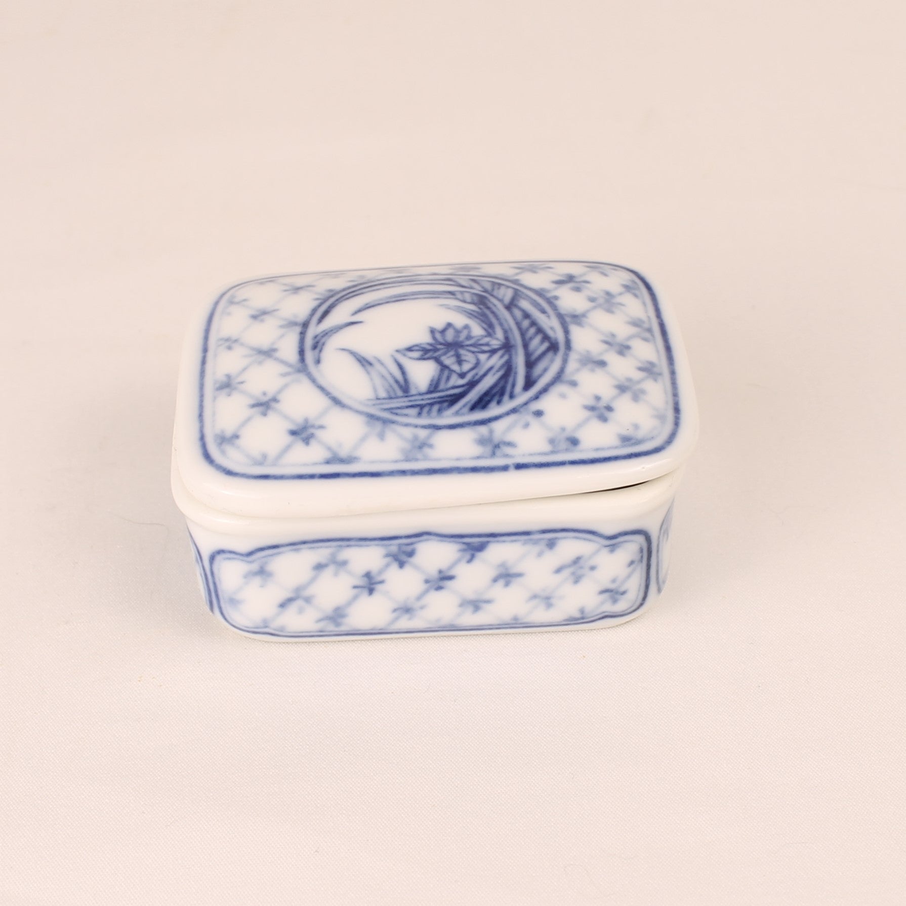 Japanese Blue-White Porcelain Lidded Box (±7 cm) – Vintage Storage/Trinket Box