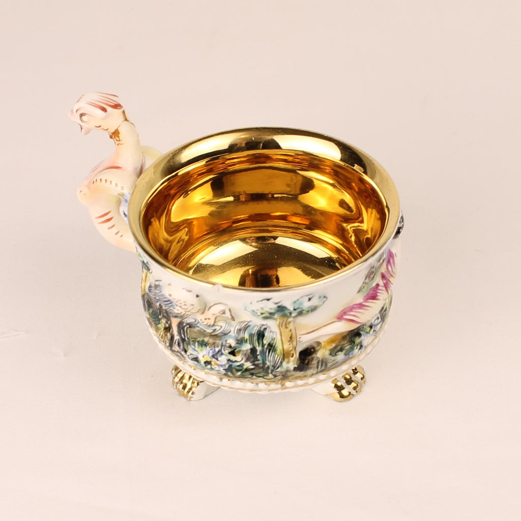 Capodimonte Sierkom met Verguld Interieur en Mythologisch Reliëf – Italië