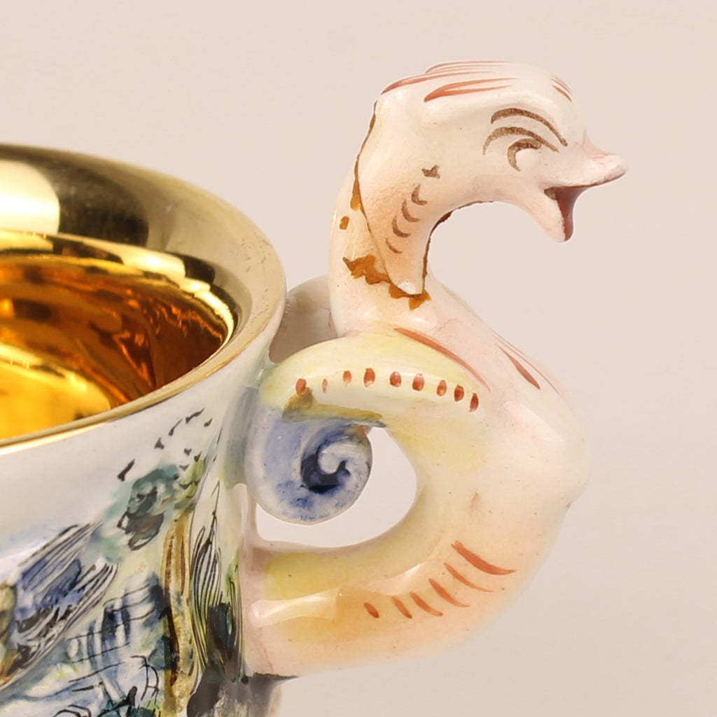 Capodimonte Sierkom met Verguld Interieur en Mythologisch Reliëf – Italië