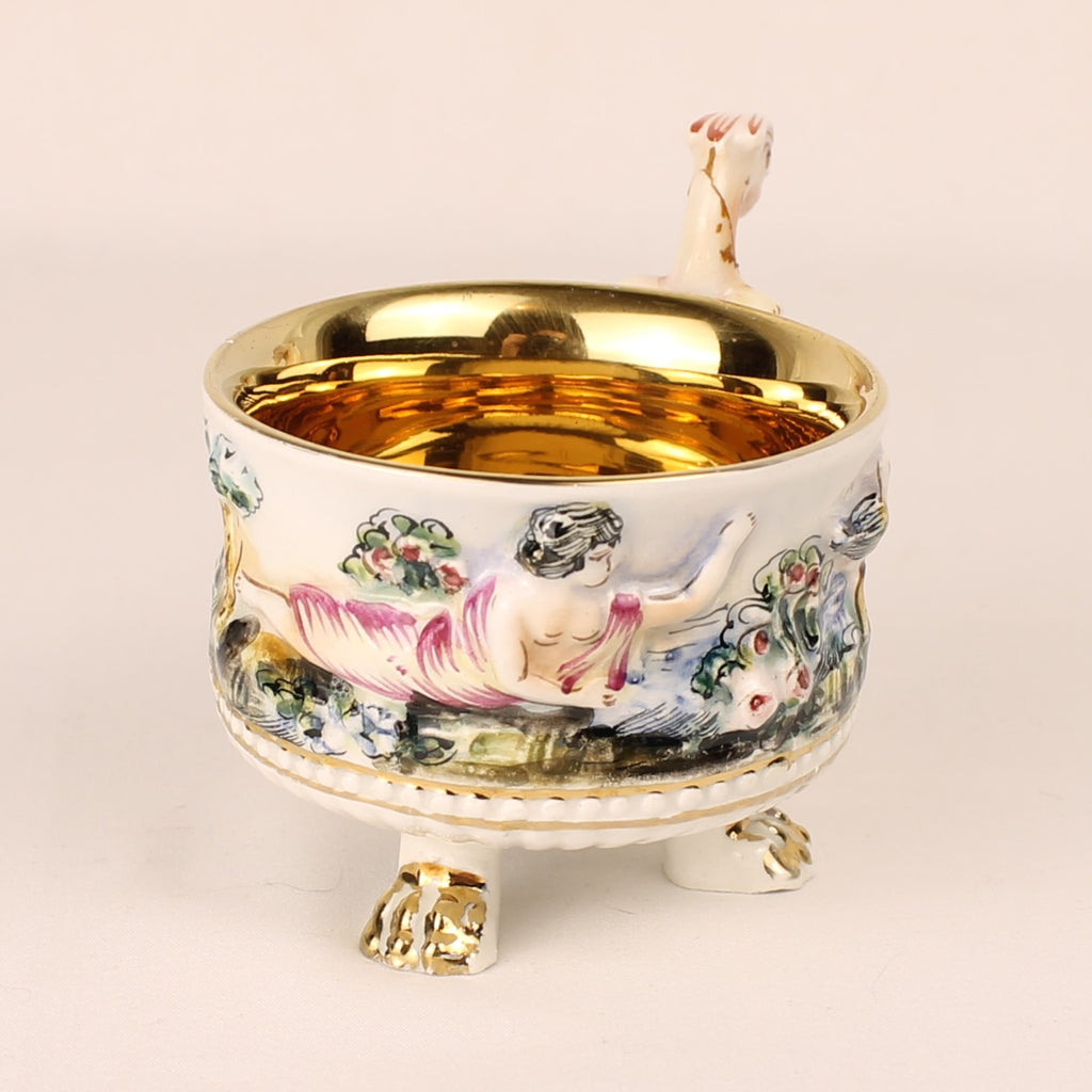 Capodimonte Sierkom met Verguld Interieur en Mythologisch Reliëf – Italië