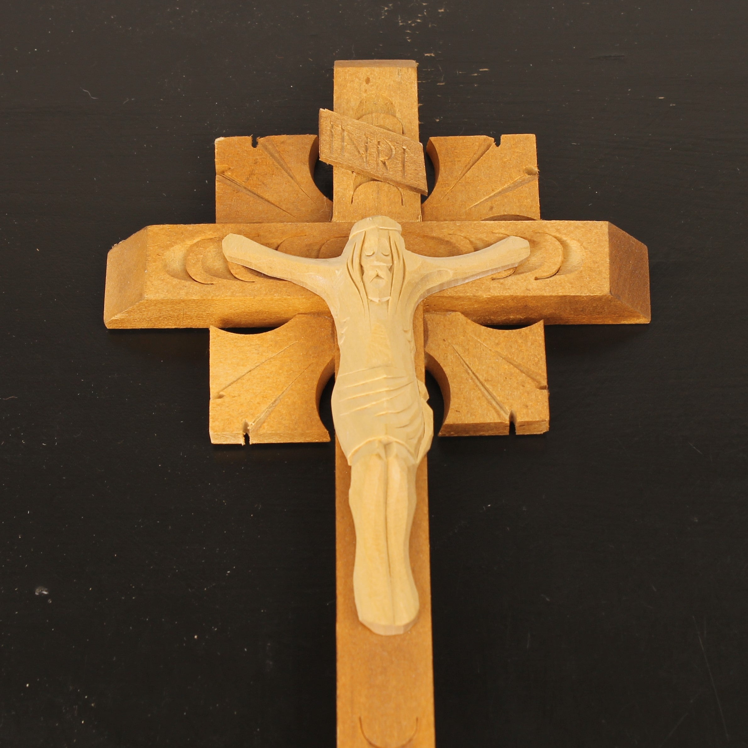 Houten Wandkruis met Handgesneden Corpus - ca. 1970