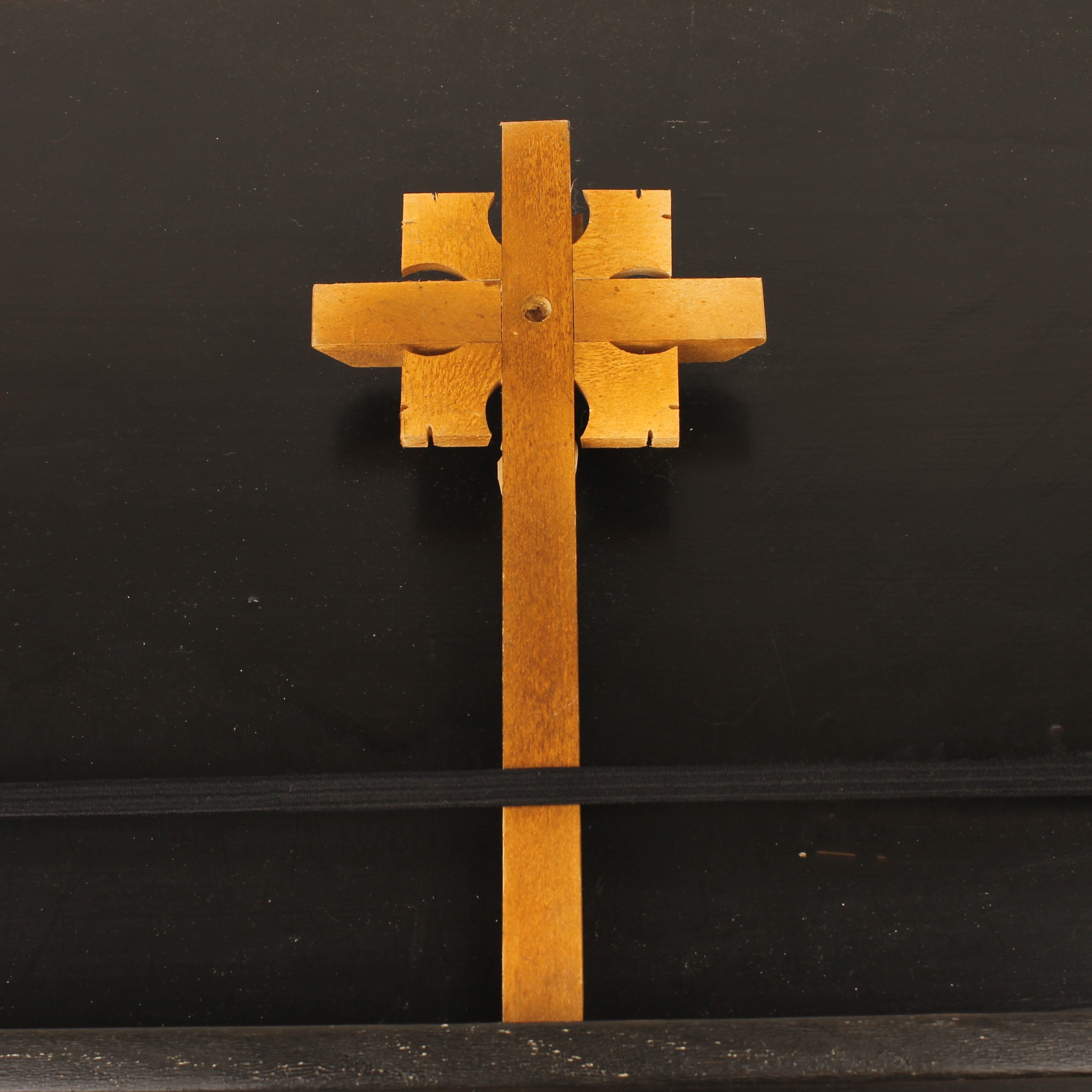 Houten Wandkruis met Handgesneden Corpus - ca. 1970