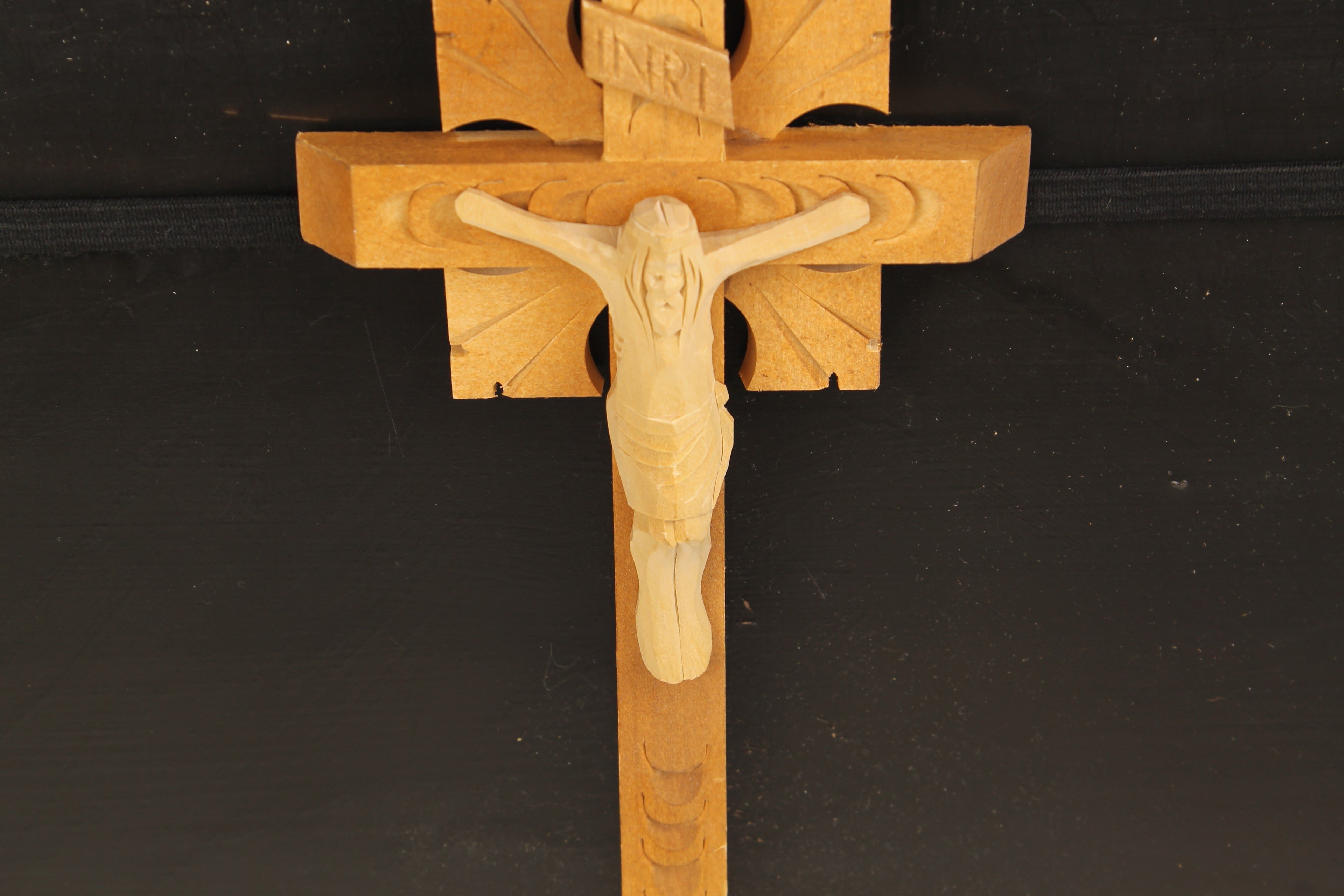 Houten Wandkruis met Handgesneden Corpus - ca. 1970