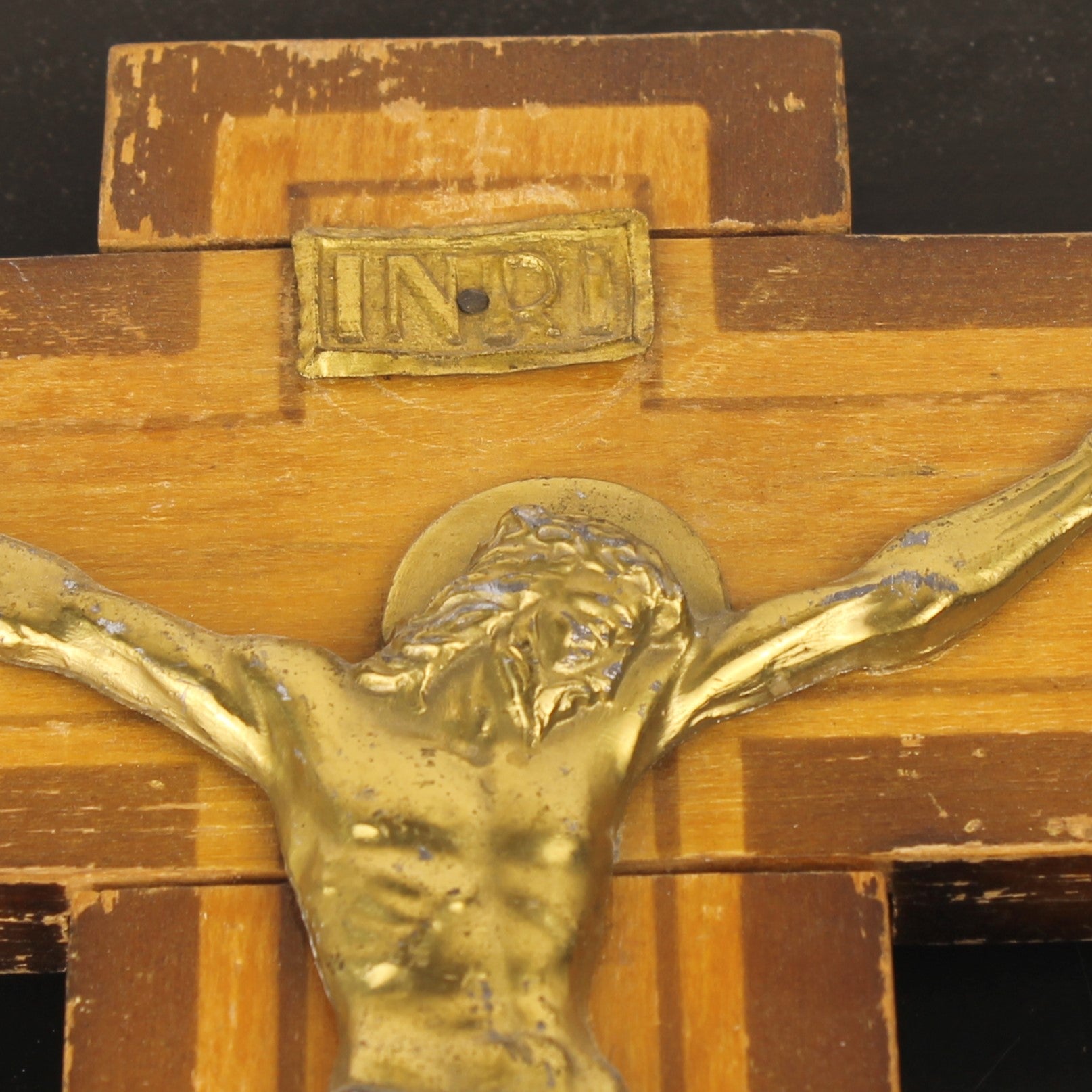Houten Crucifix met Messingkleurig Corpus – ca. 1930–1955