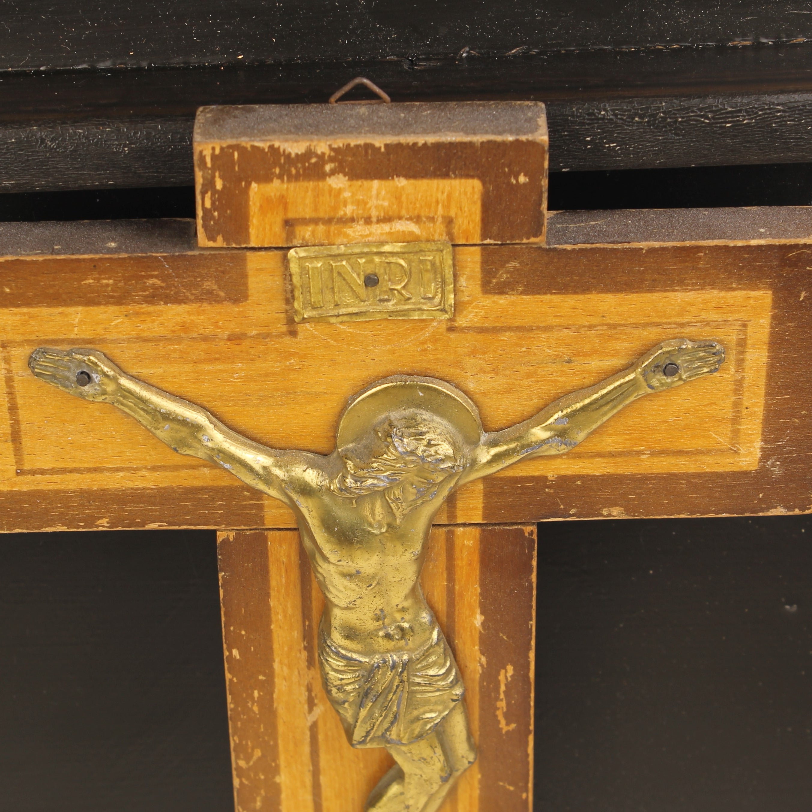 Houten Crucifix met Messingkleurig Corpus – ca. 1930–1955