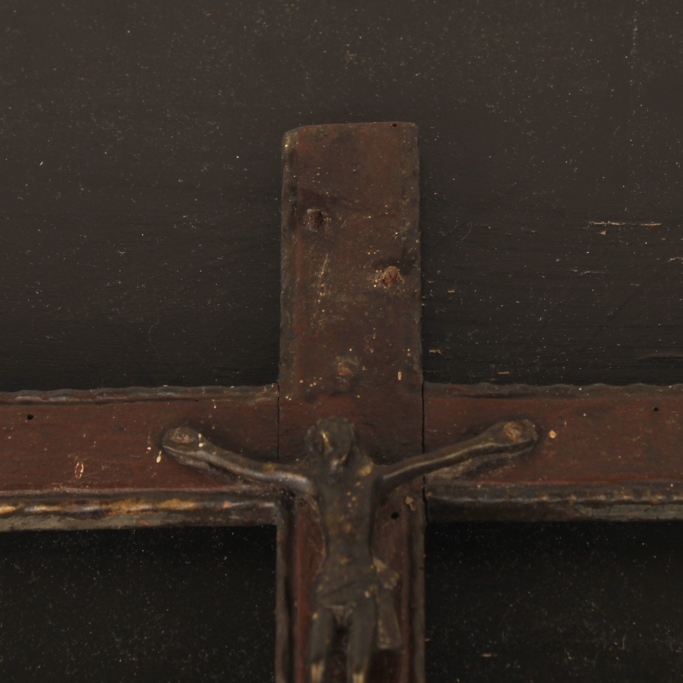 Crucifix en Bois Fin Ancien avec Corpus en Métal Foncé – env. 1880-1920 – 34 cm
