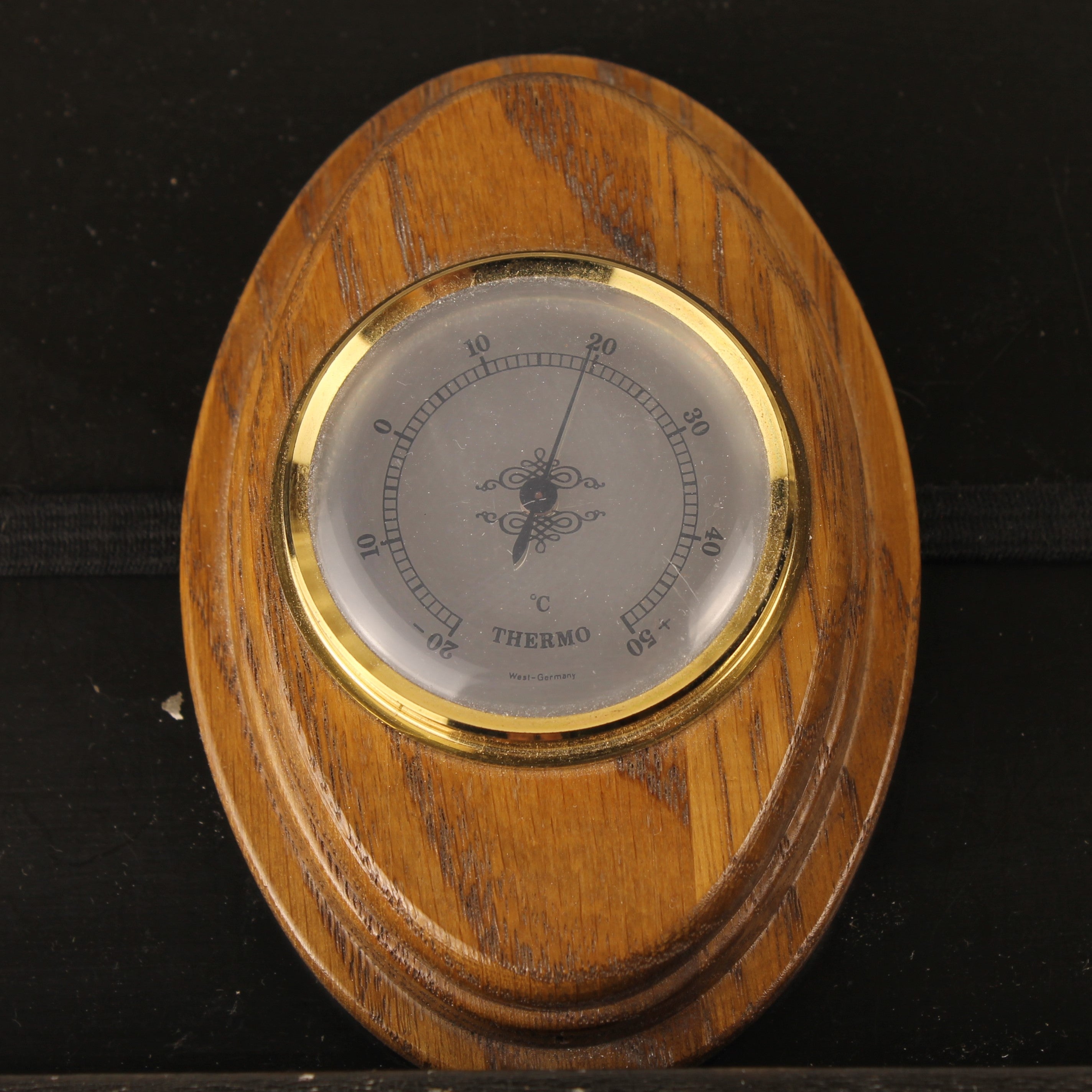 West-Germany Wandthermometer in Ovale Houten Behuizing – Jaren 60/70