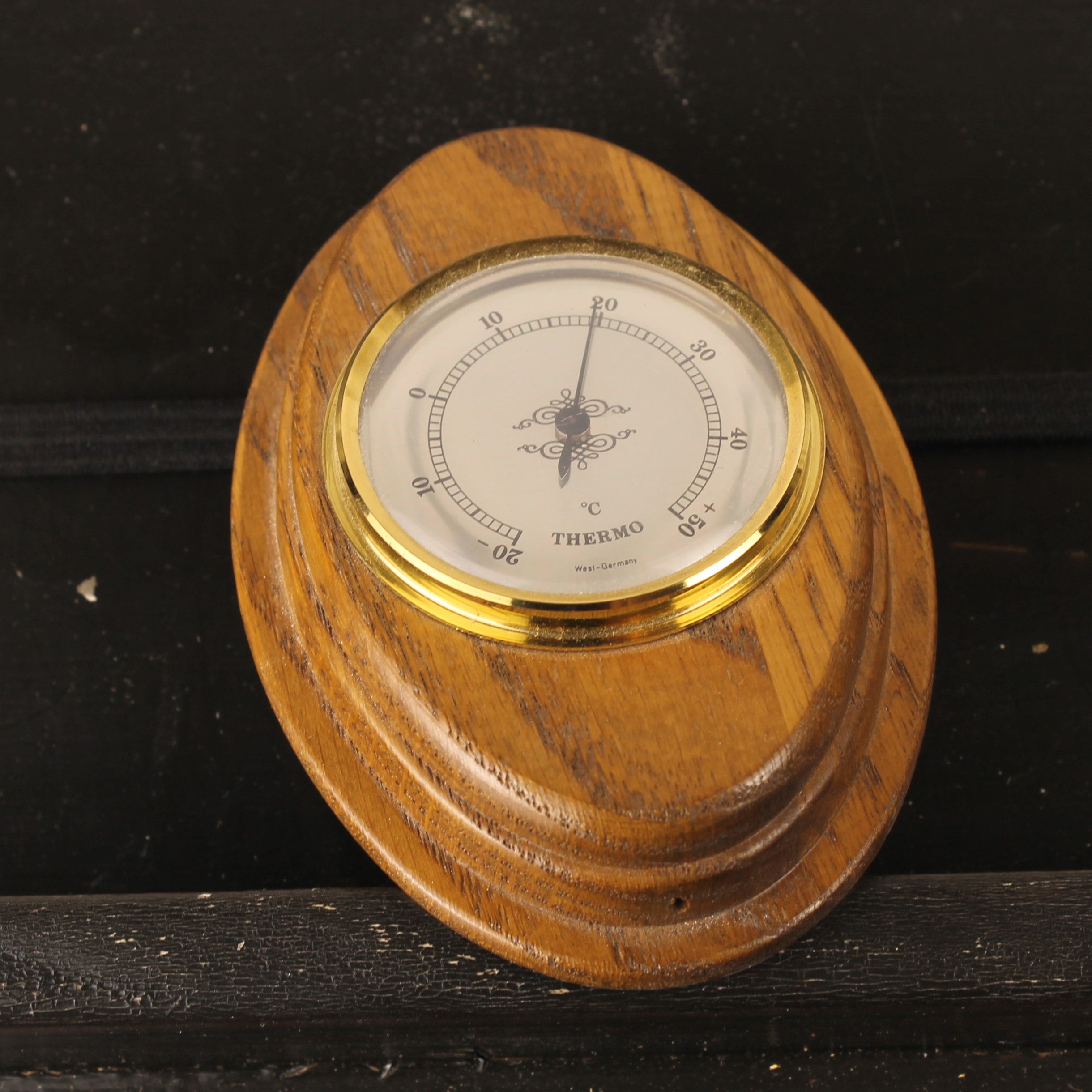West-Germany Wandthermometer in Ovale Houten Behuizing – Jaren 60/70