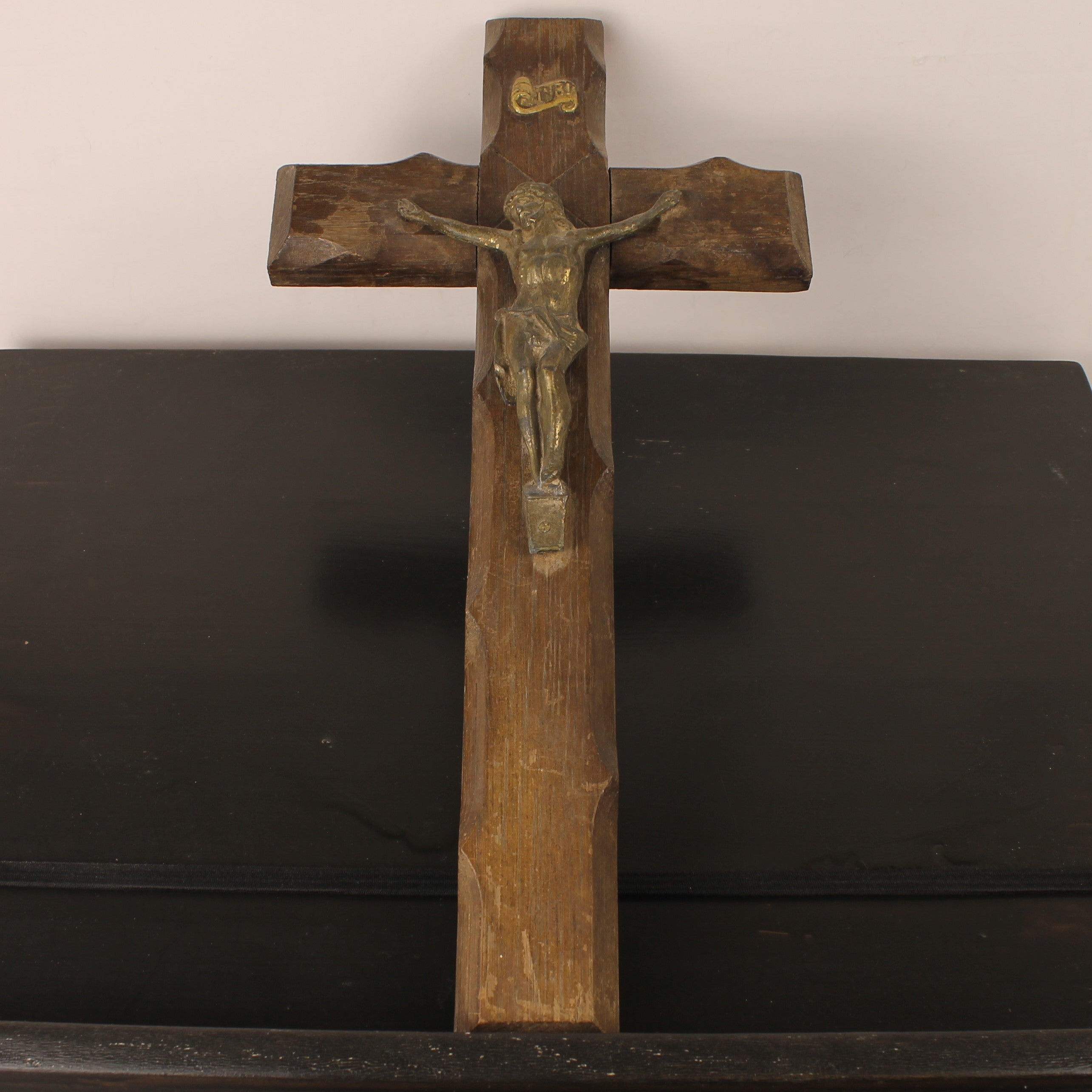 Houten Wandkruis met Messing Corpus – ca. 1900 – 40 cm