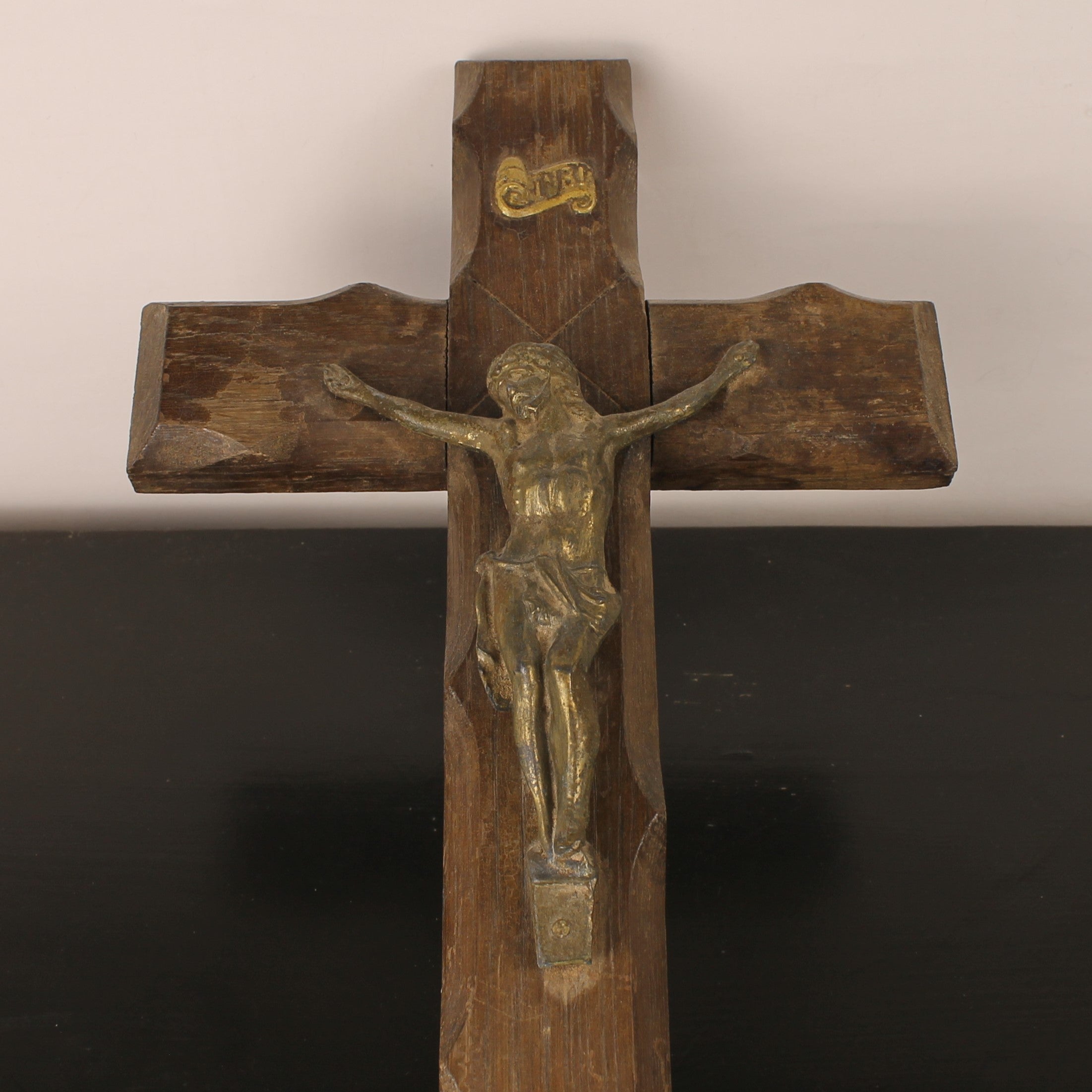 Houten Wandkruis met Messing Corpus – ca. 1900 – 40 cm