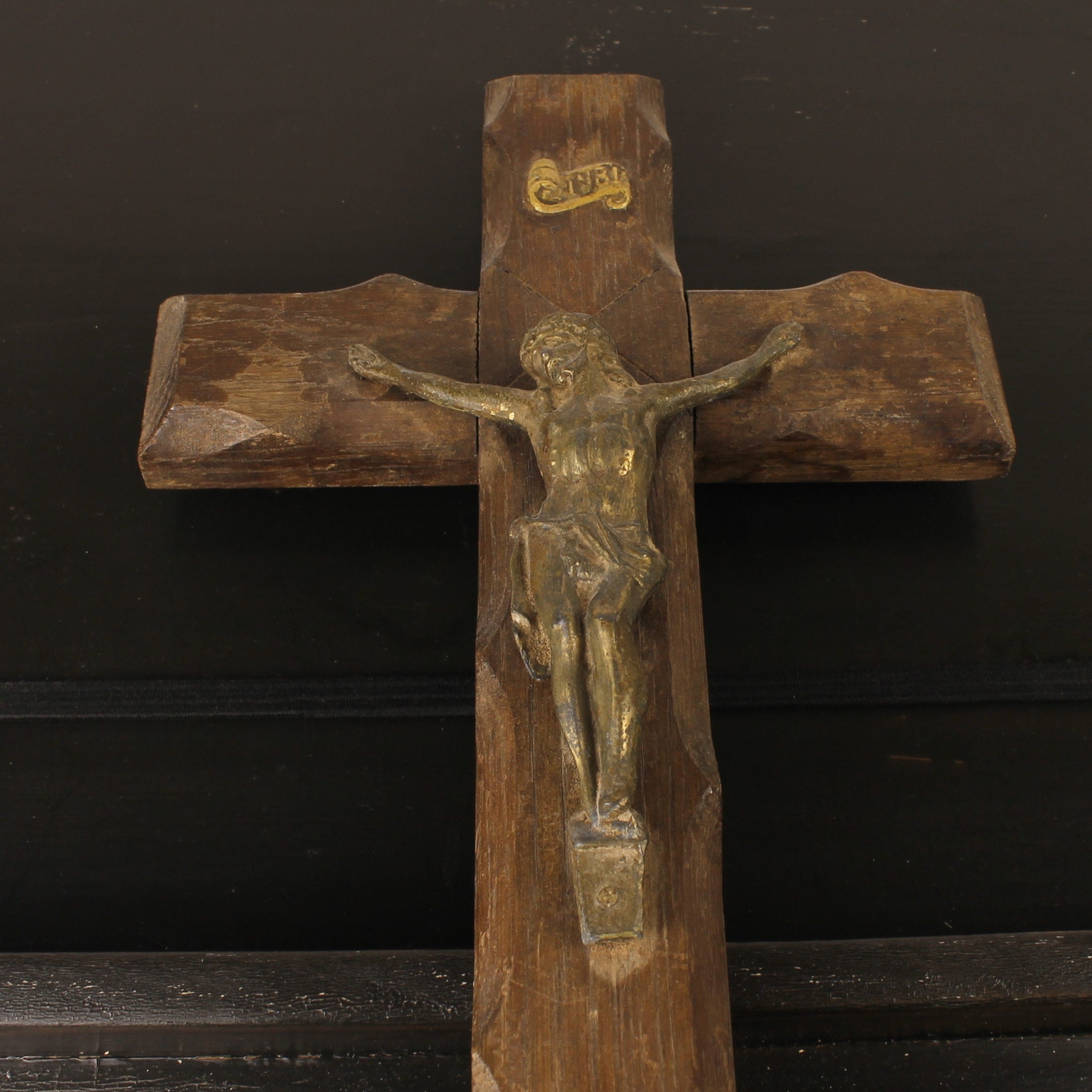 Houten Wandkruis met Messing Corpus – ca. 1900 – 40 cm