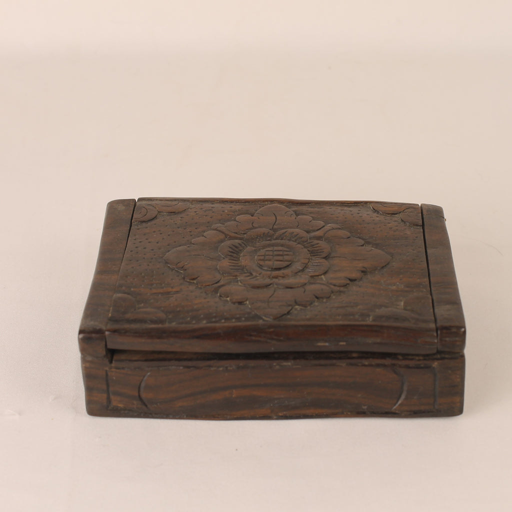 Handgesneden Houten Sierdoos – Bloemreliëf – 12 cm