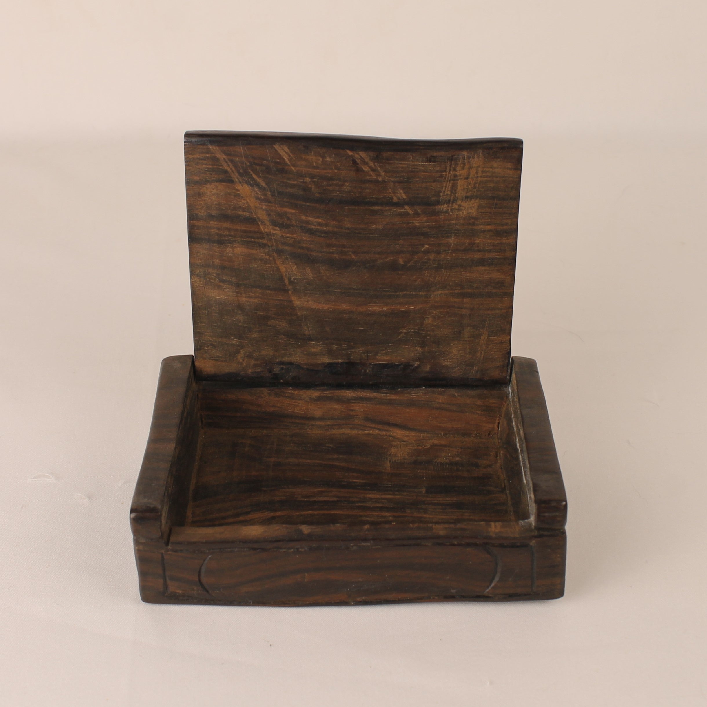 Handgesneden Houten Sierdoos – Bloemreliëf – 12 cm