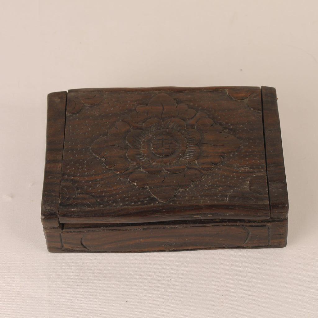 Handgesneden Houten Sierdoos – Bloemreliëf – 12 cm