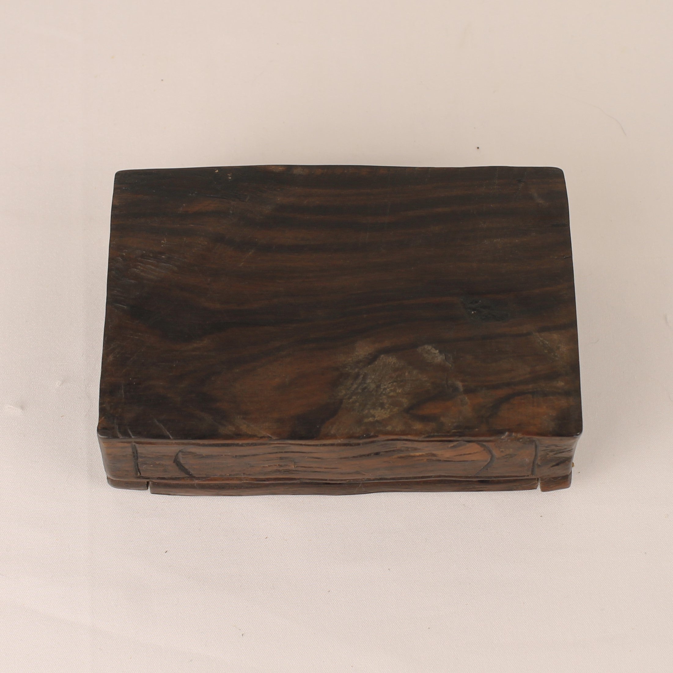 Handgesneden Houten Sierdoos – Bloemreliëf – 12 cm