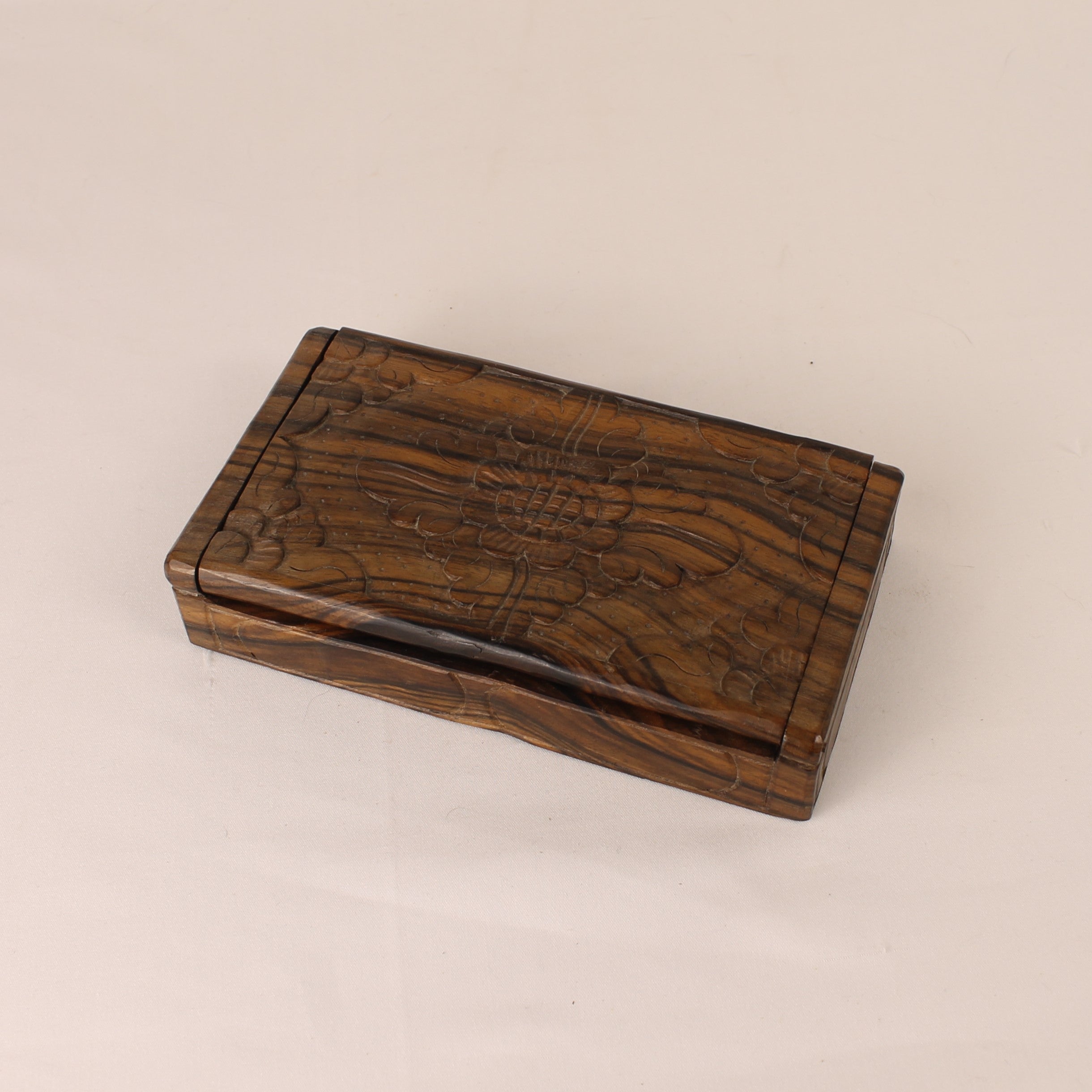 Handgesneden Houten Bak Met Deksel – Indonesisch Florale Carving